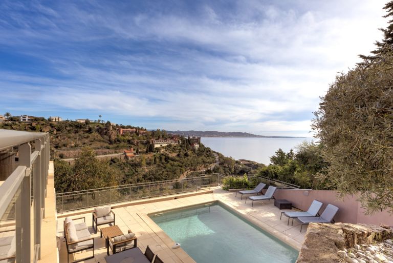 maison contemporaine 5 Pièces en vente sur THEOULE SUR MER (06590)