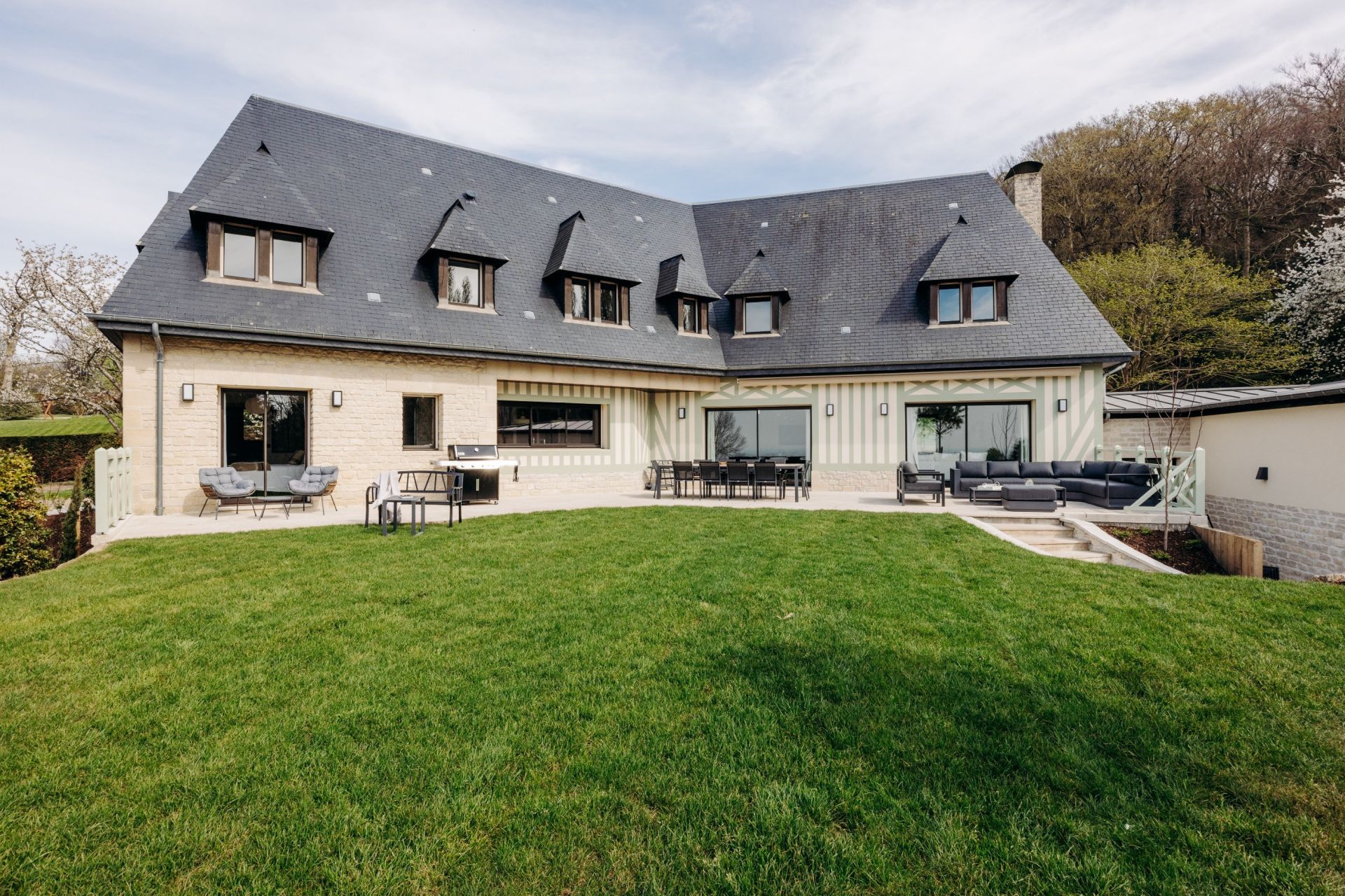 maison de luxe 10 Pièces en location saisonnière sur VILLERVILLE (14113)