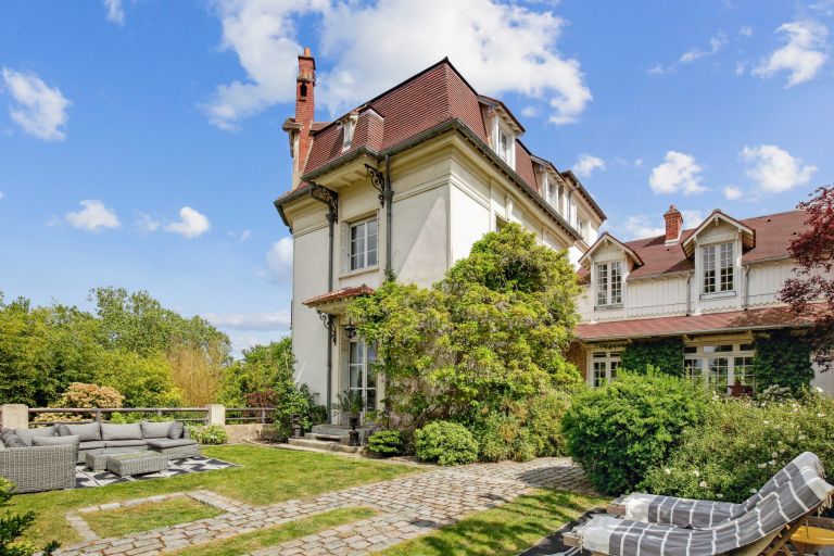 luxury house 10 Rooms for sale on ORGEVAL (78630)