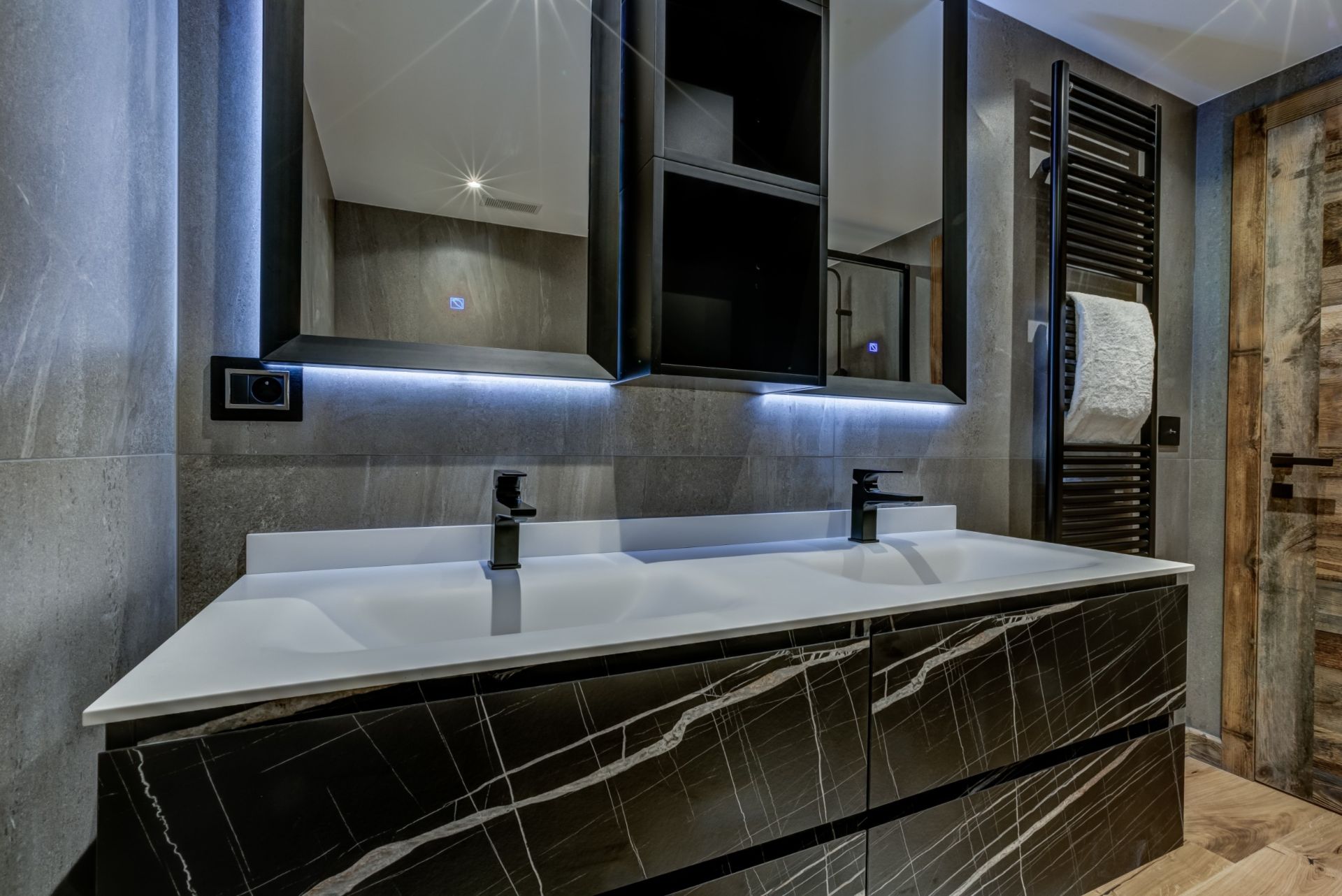 luxury chalet 10 Rooms for sale on ARGENTIERE (74400)