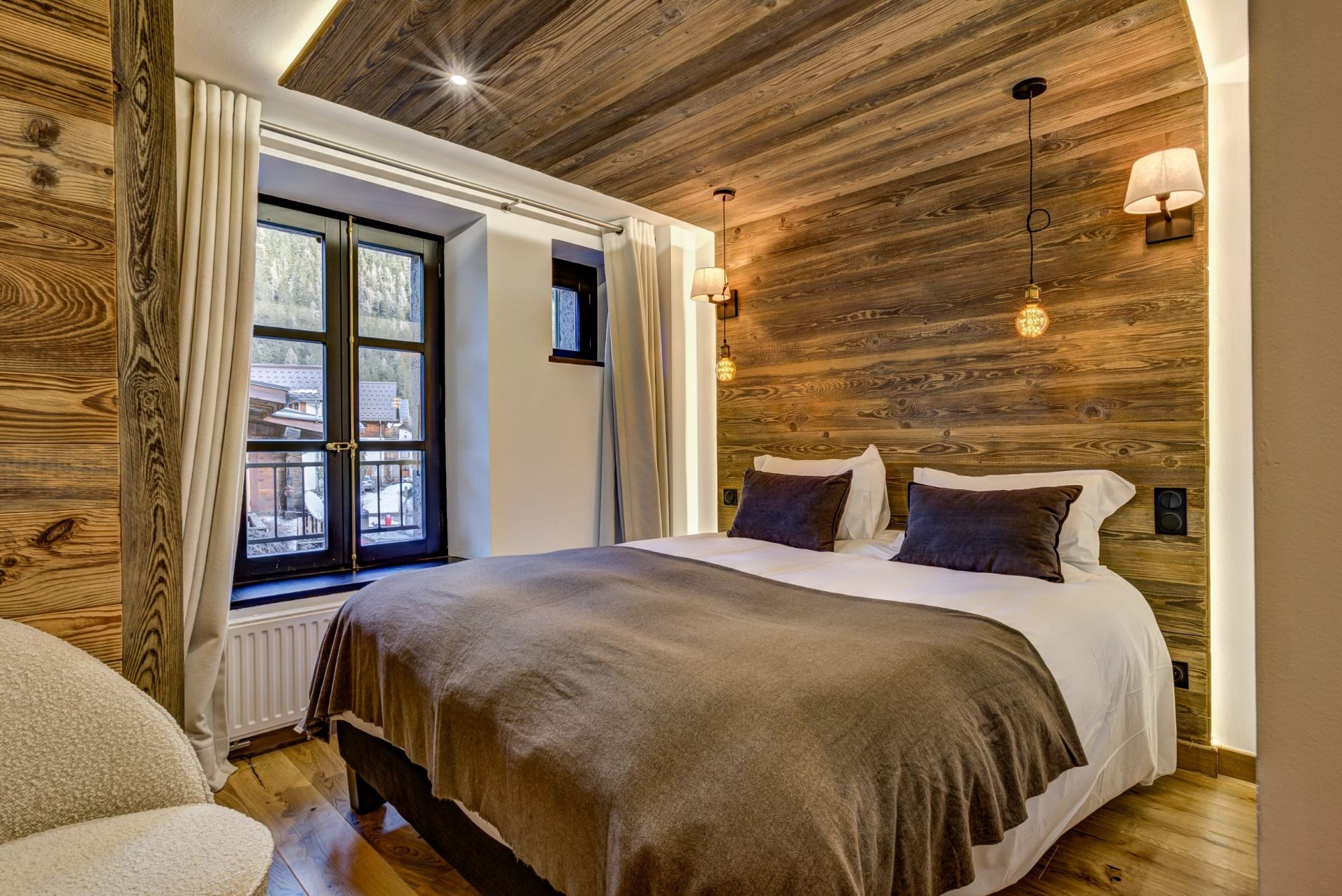 luxury house 9 Rooms for sale on ARGENTIERE (74400)