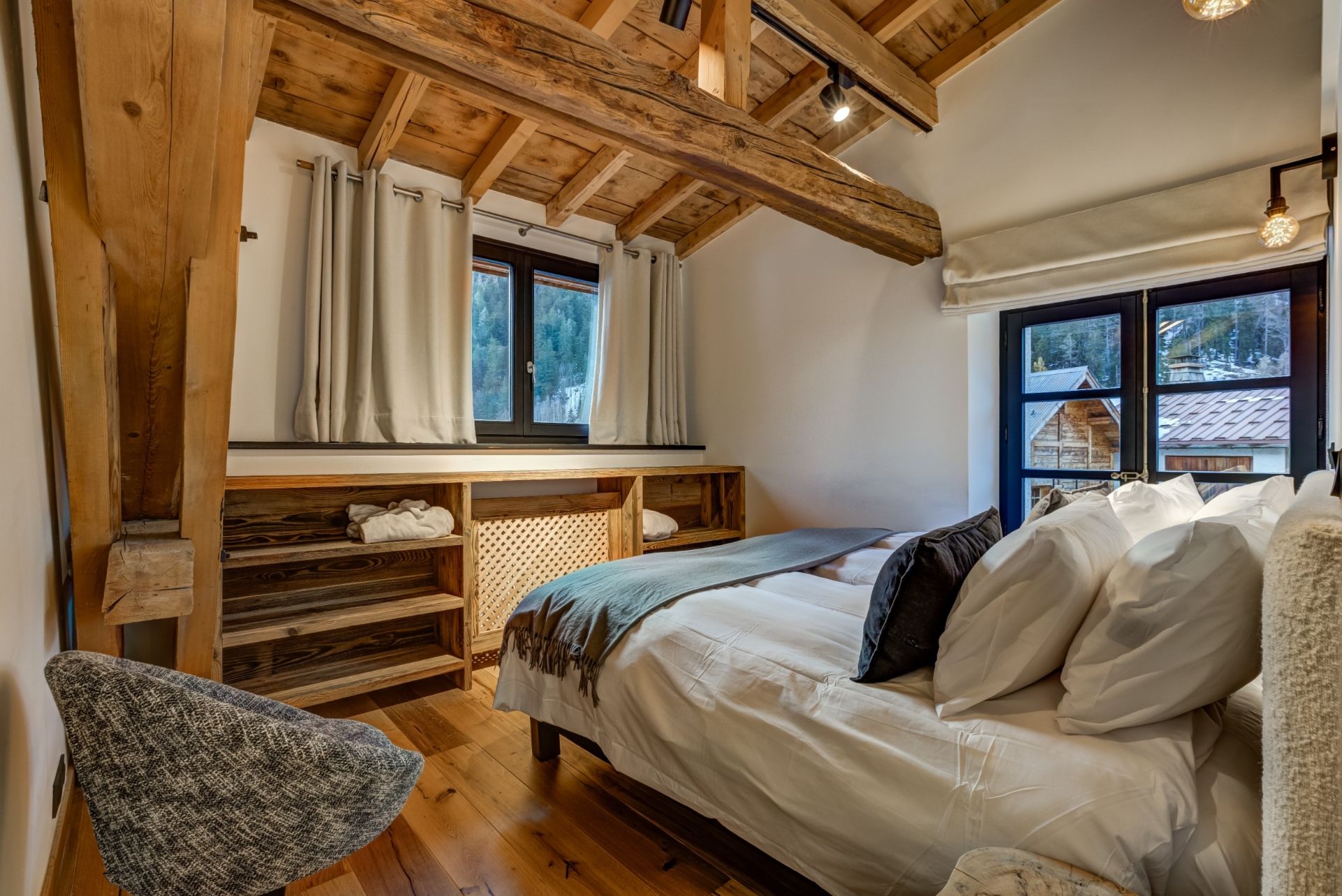 luxury house 9 Rooms for sale on ARGENTIERE (74400)