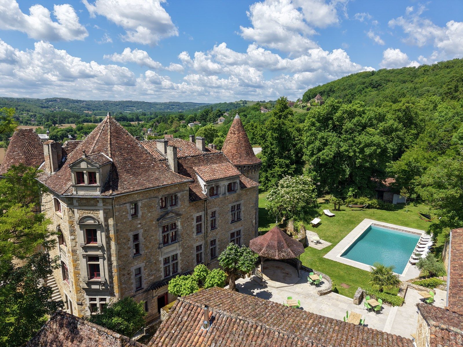 castle 35 Rooms for sale on FIGEAC (46100)