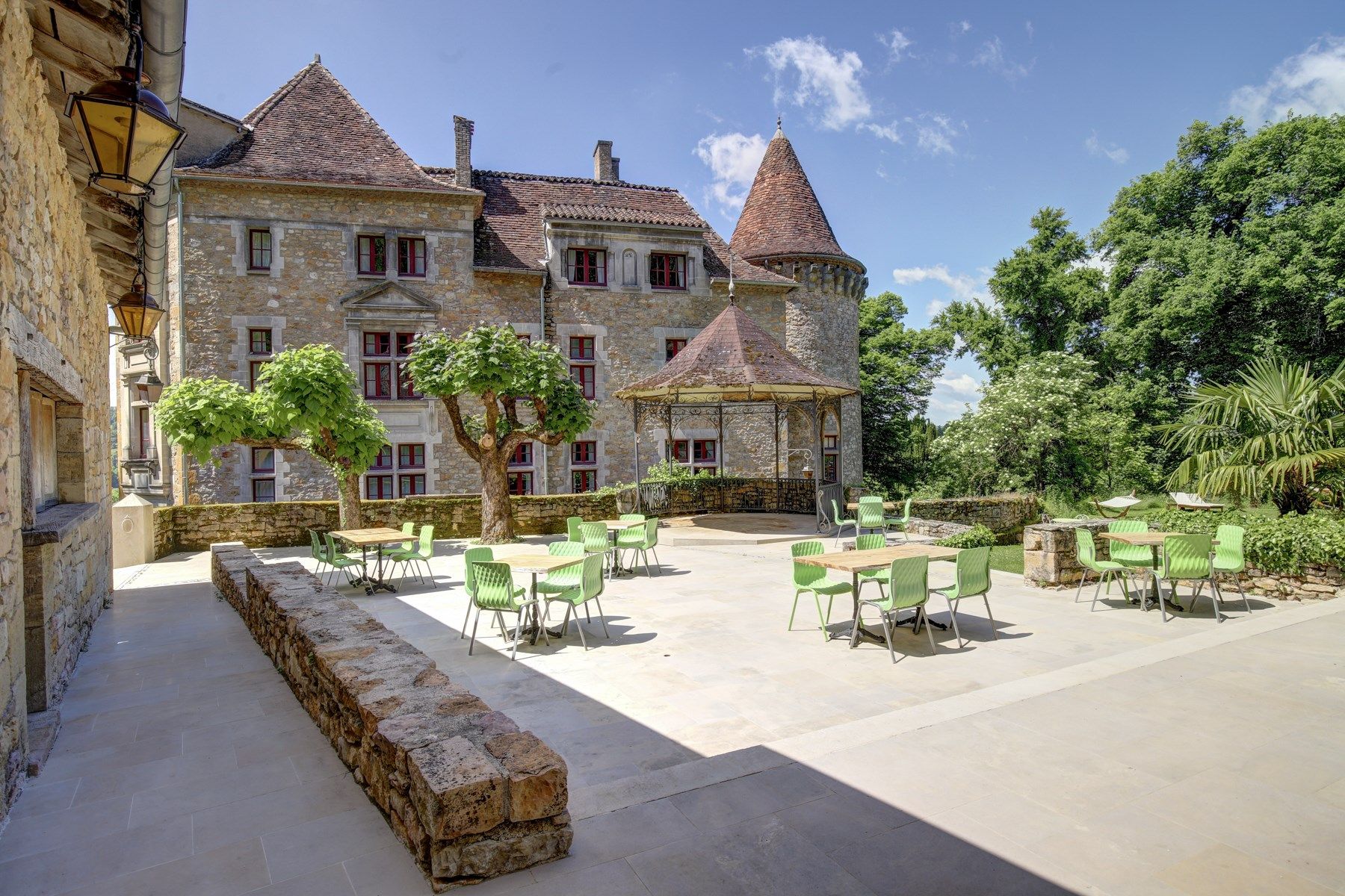 castle 35 Rooms for sale on FIGEAC (46100)