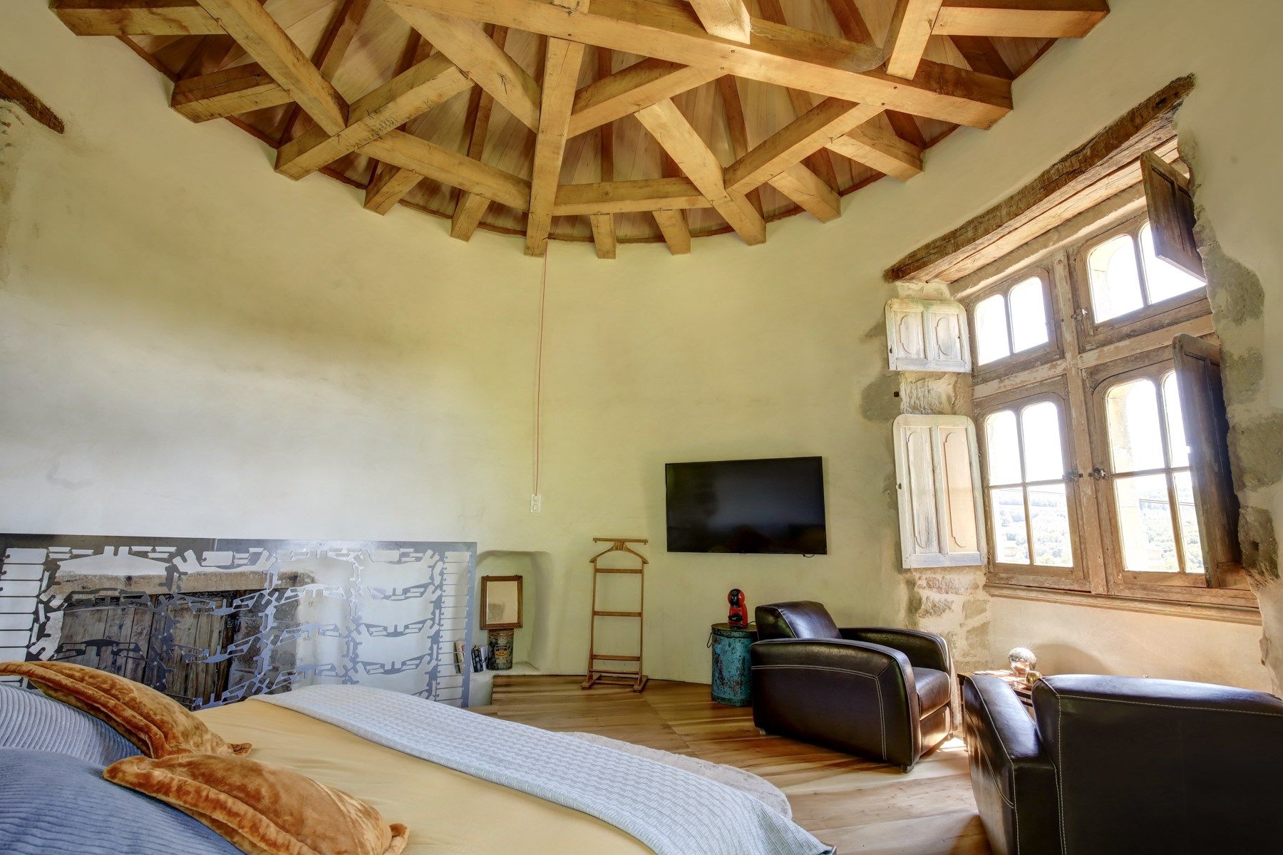 castle 35 Rooms for sale on FIGEAC (46100)