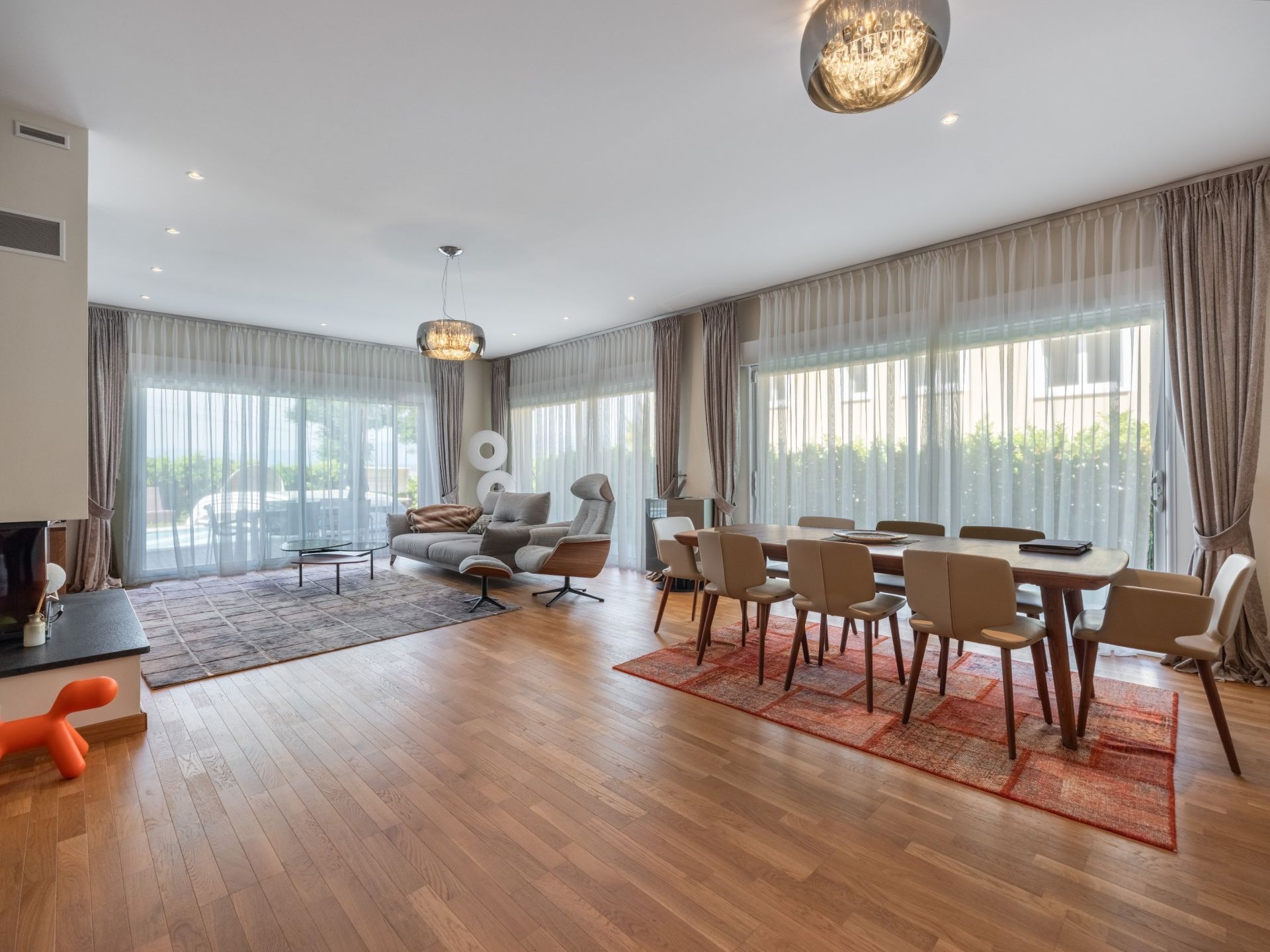 luxury house 9 Rooms for sale on CHENS SUR LEMAN (74140)