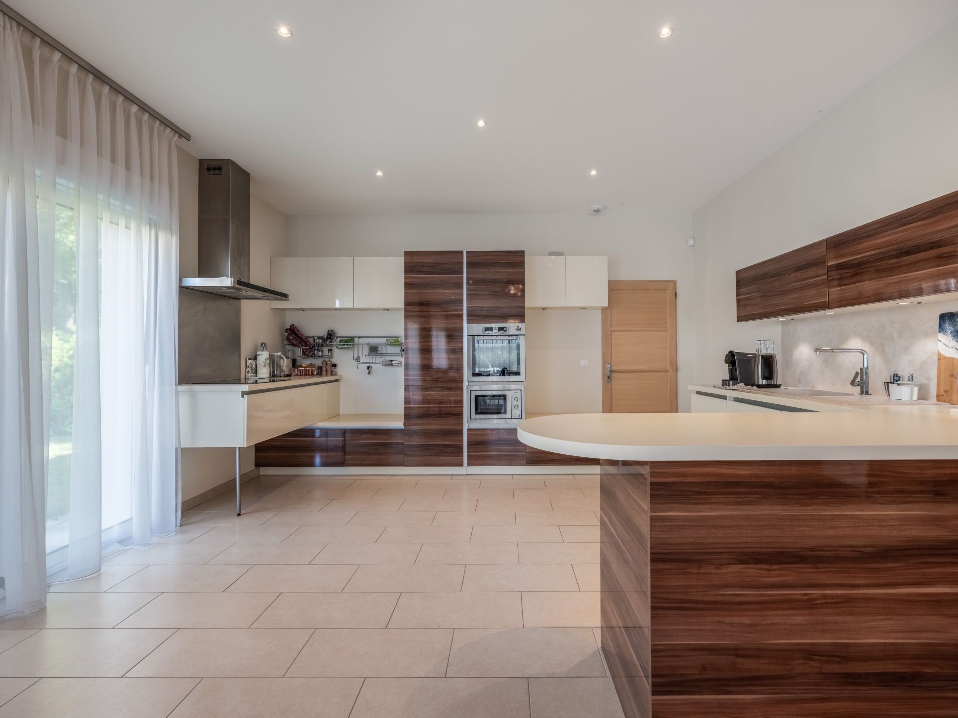 luxury house 9 Rooms for sale on CHENS SUR LEMAN (74140)