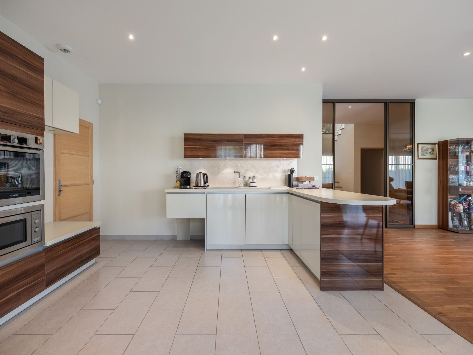 luxury house 9 Rooms for sale on CHENS SUR LEMAN (74140)