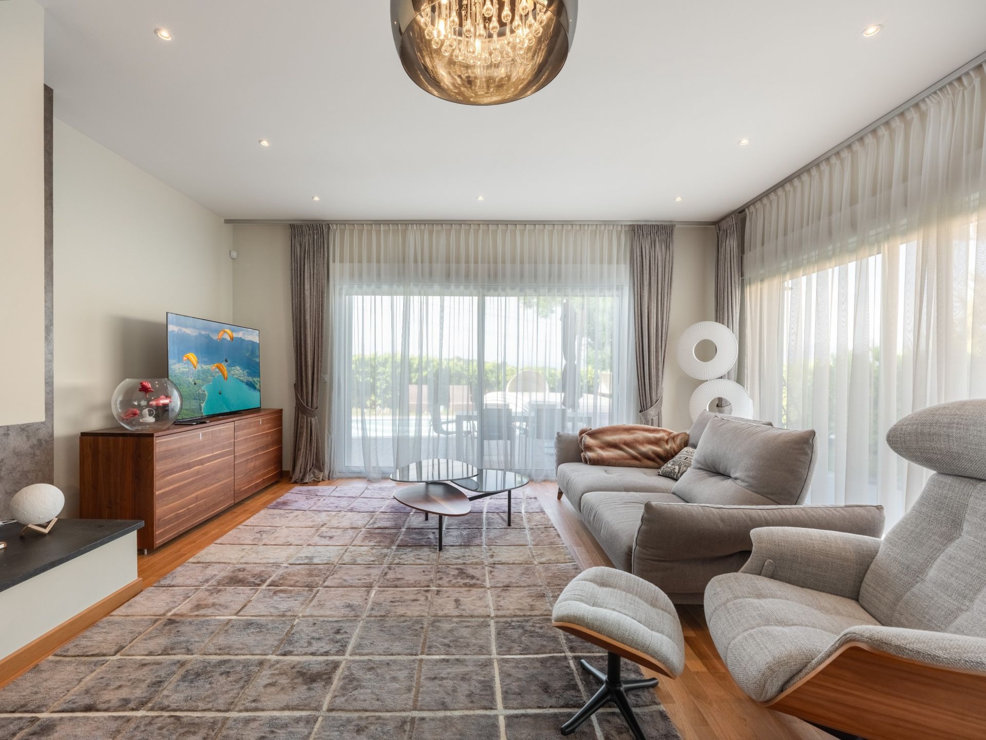 luxury house 9 Rooms for sale on CHENS SUR LEMAN (74140)