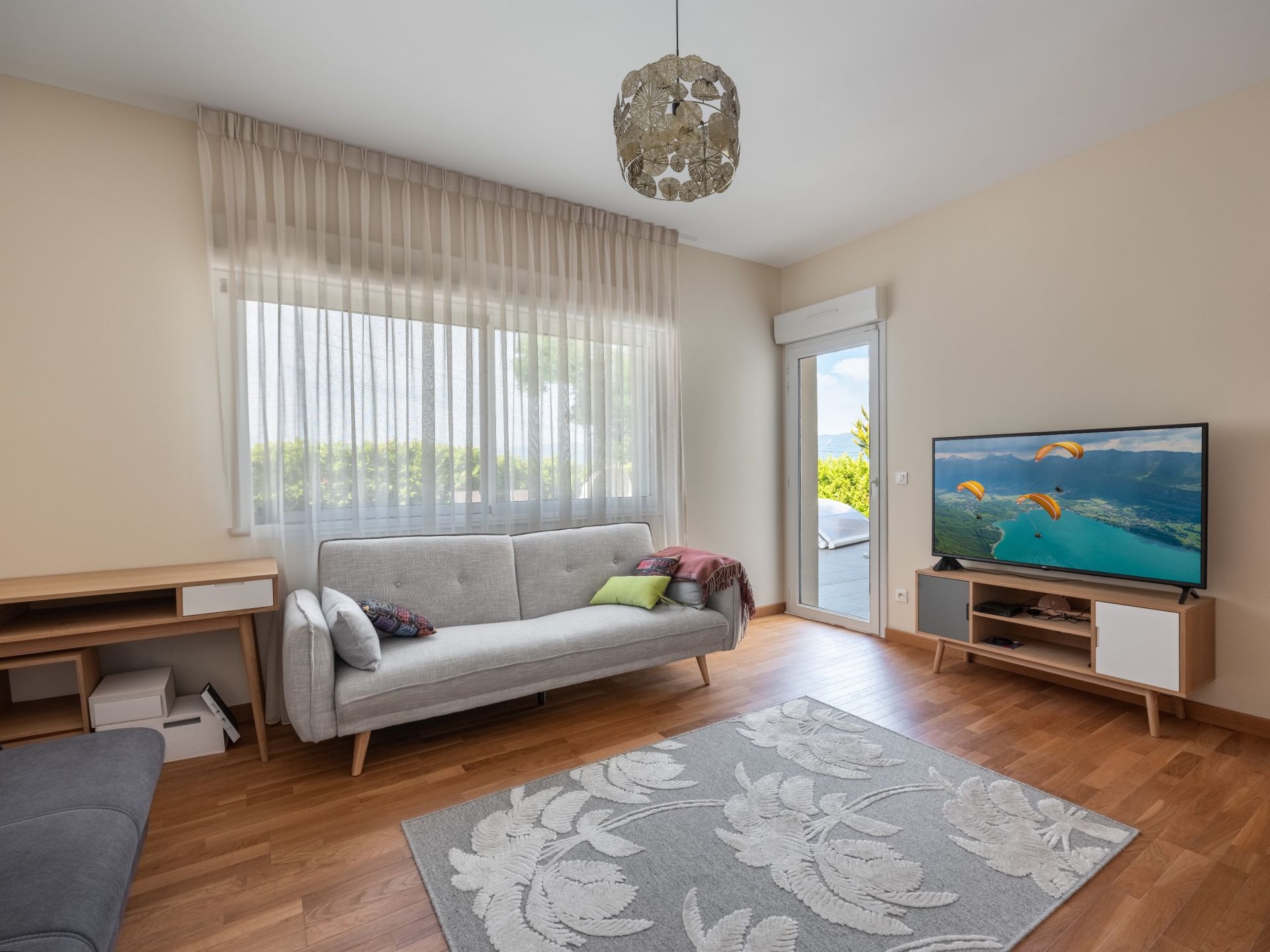 luxury house 9 Rooms for sale on CHENS SUR LEMAN (74140)