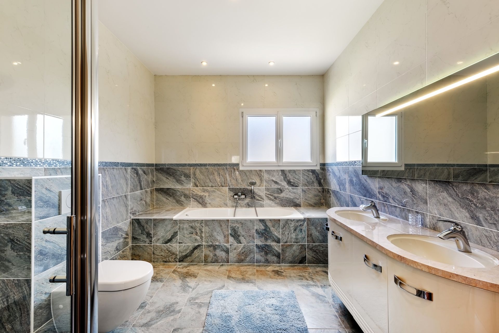 luxury house 9 Rooms for sale on CHENS SUR LEMAN (74140)