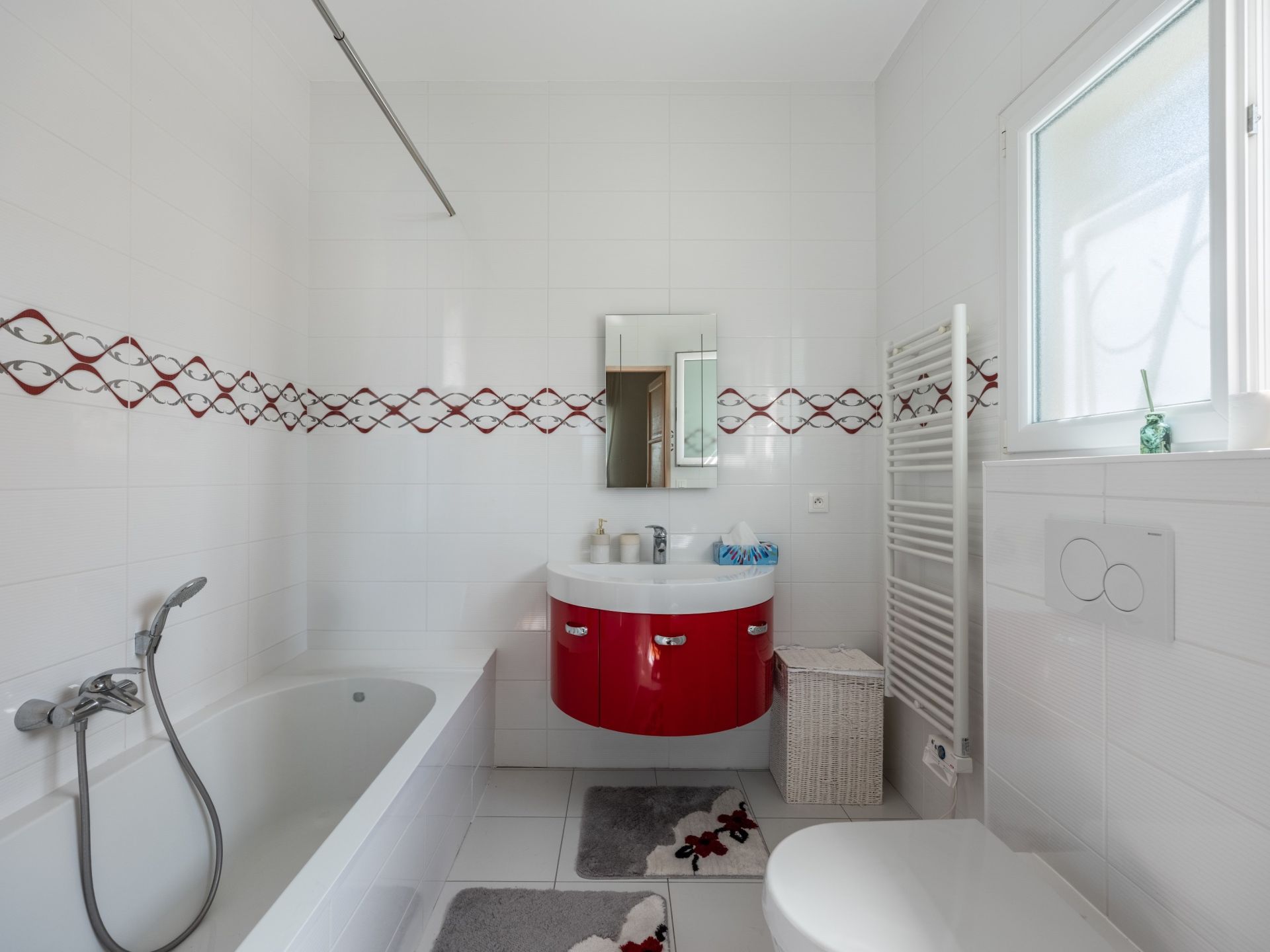 luxury house 9 Rooms for sale on CHENS SUR LEMAN (74140)