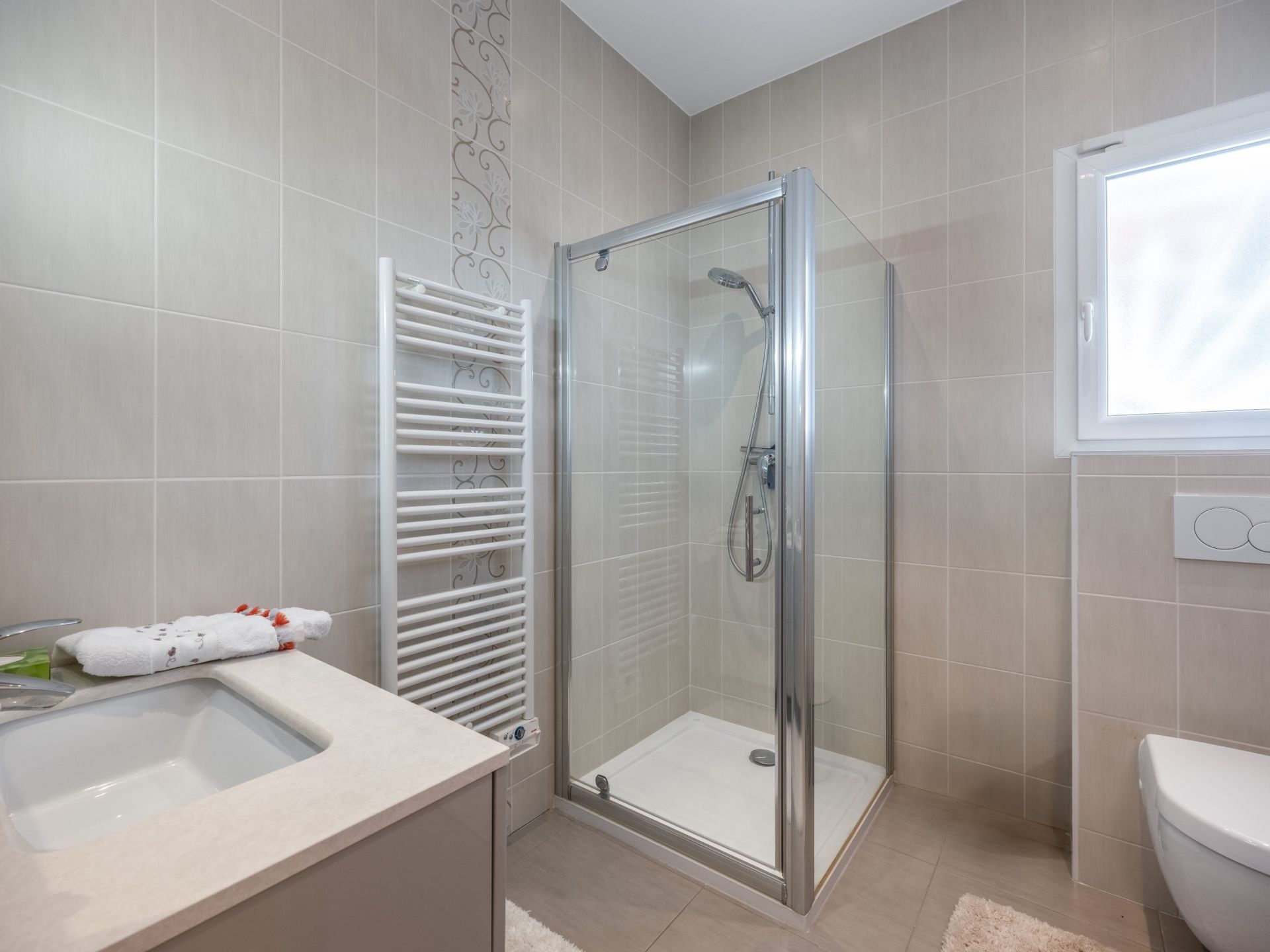 luxury house 9 Rooms for sale on CHENS SUR LEMAN (74140)