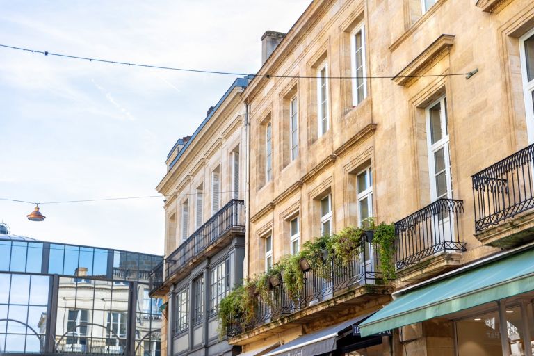 luxury apartment 3 Rooms for sale on BORDEAUX (33000)