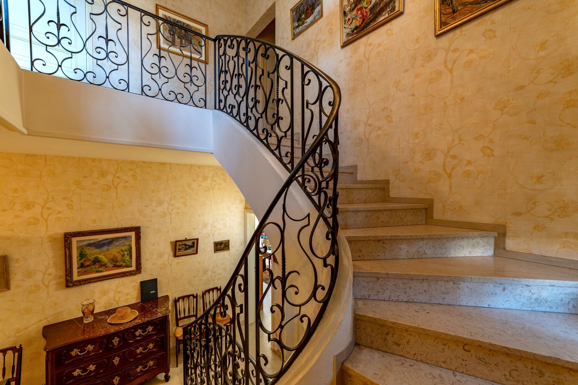 luxury house 9 Rooms for sale on MONTPELLIER (34000)