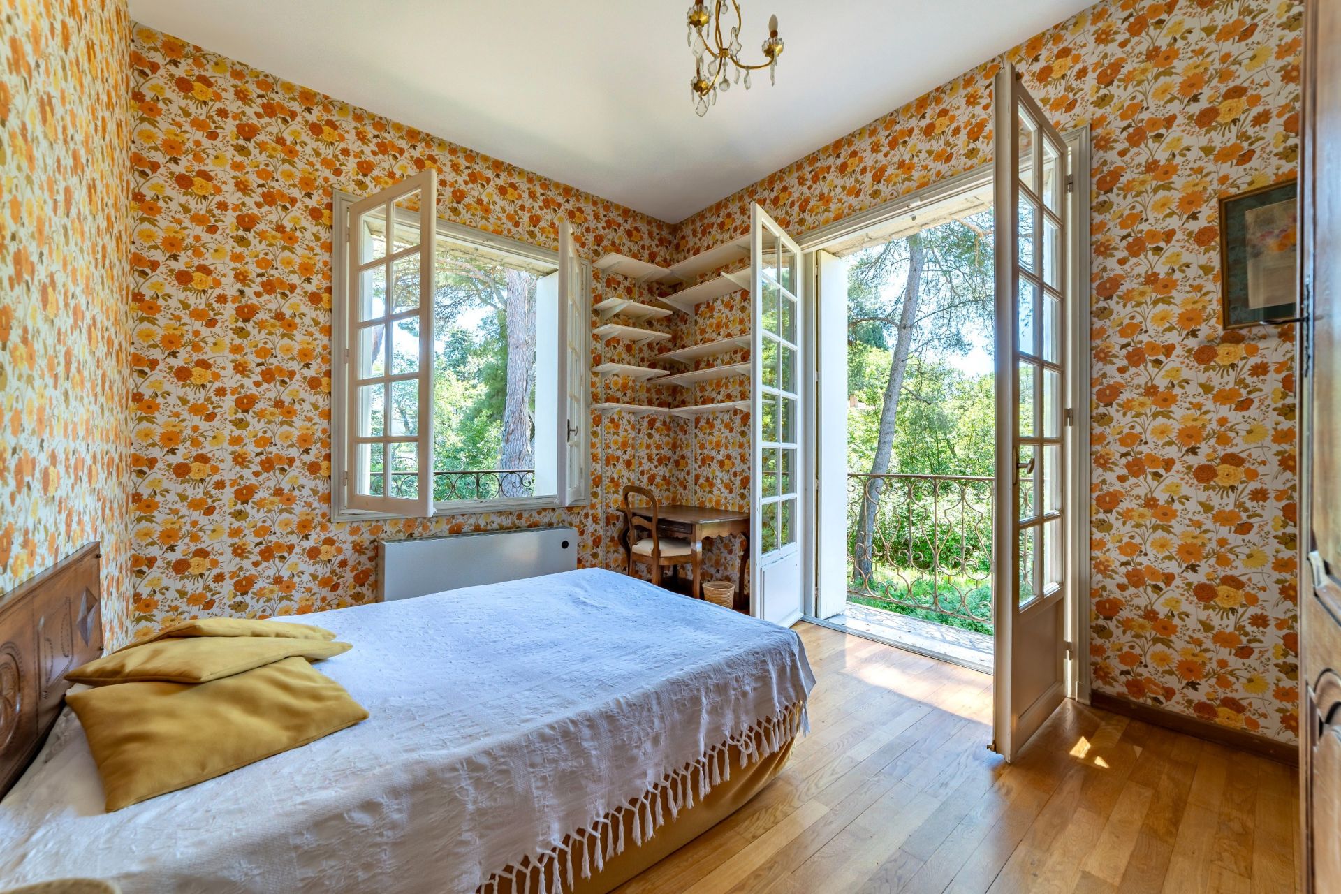 luxury house 9 Rooms for sale on MONTPELLIER (34000)