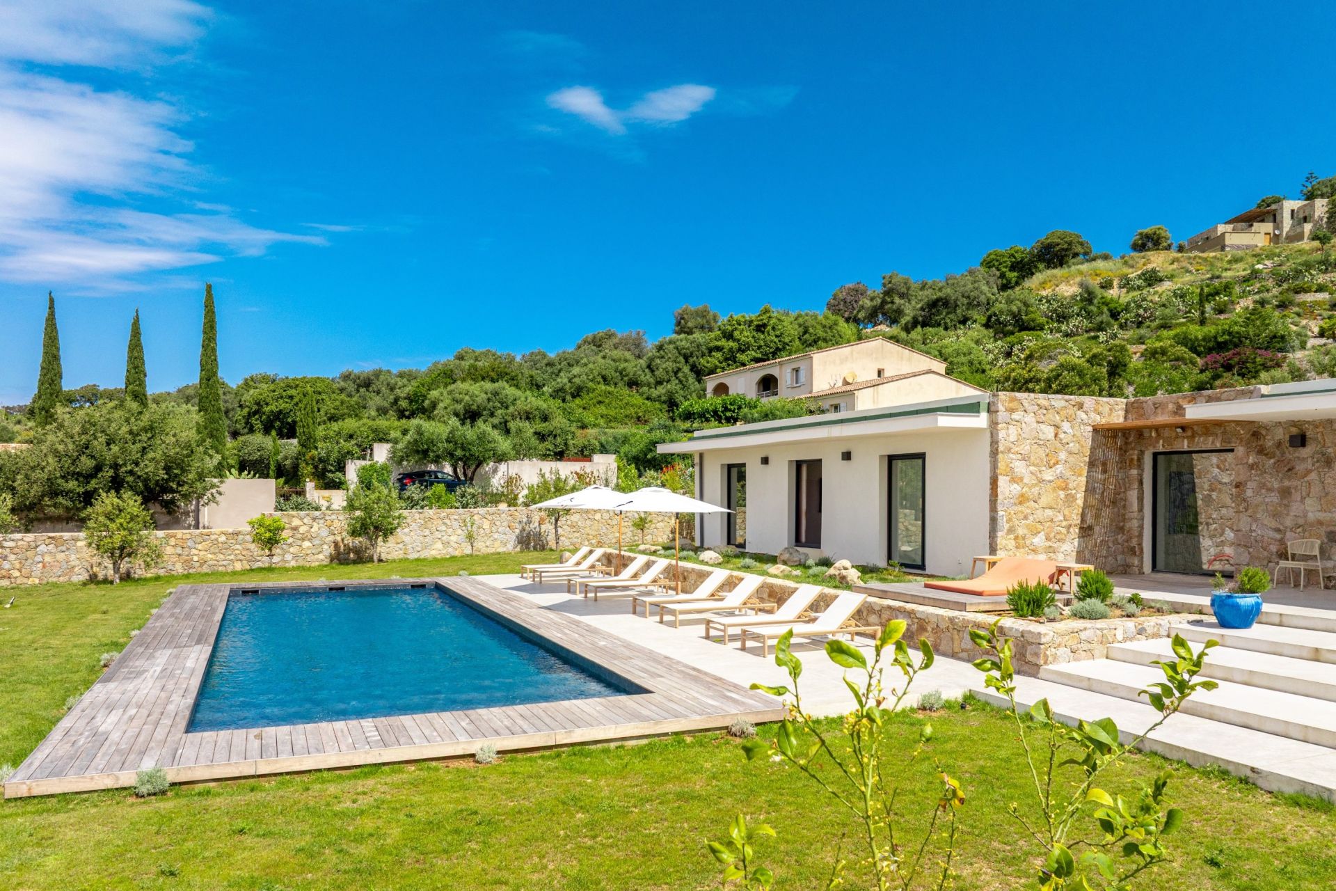 maison de luxe 9 Pièces en location saisonnière sur LUMIO (20260)