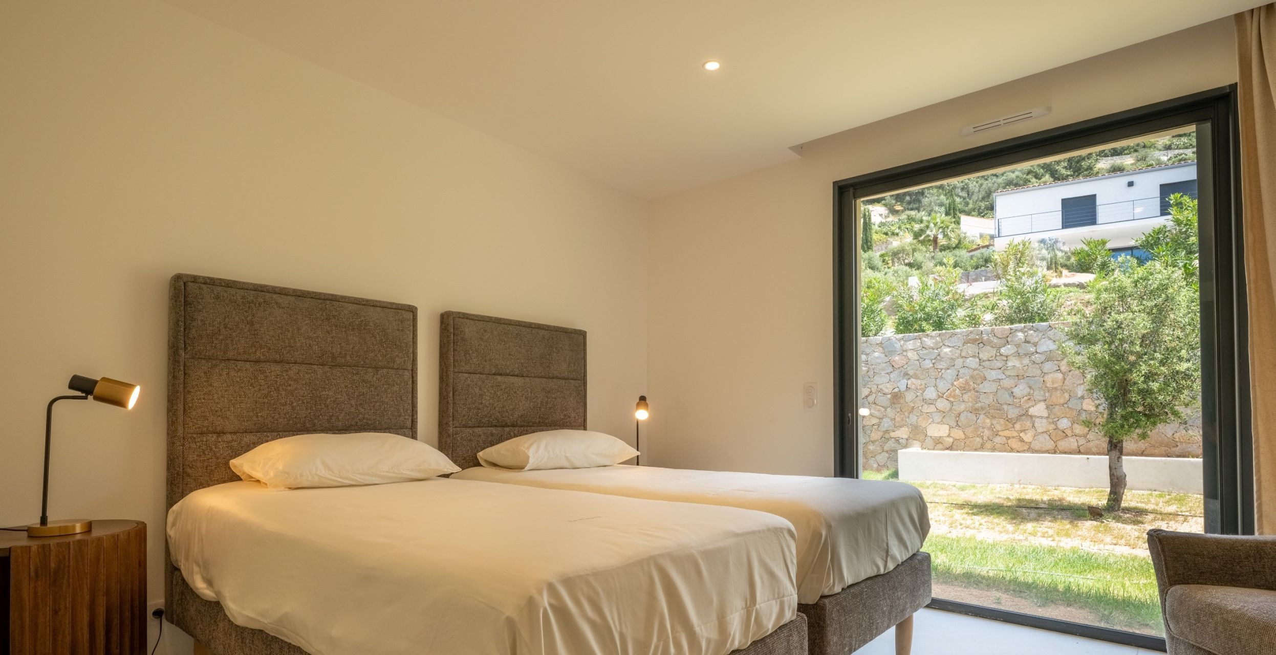 maison de luxe 9 Pièces en location saisonnière sur LUMIO (20260)