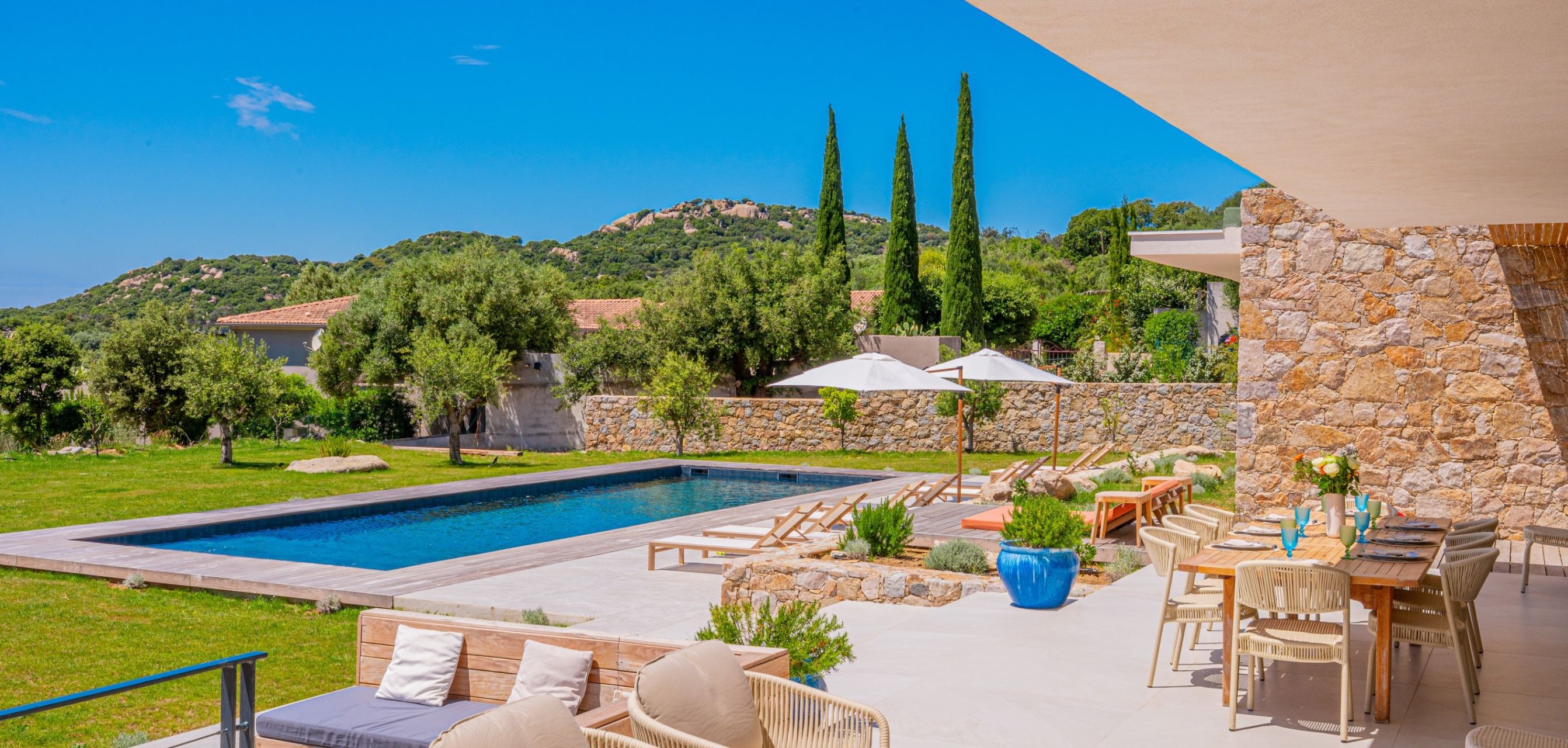 luxury house 9 Rooms for seasonal rent on LUMIO (20260)