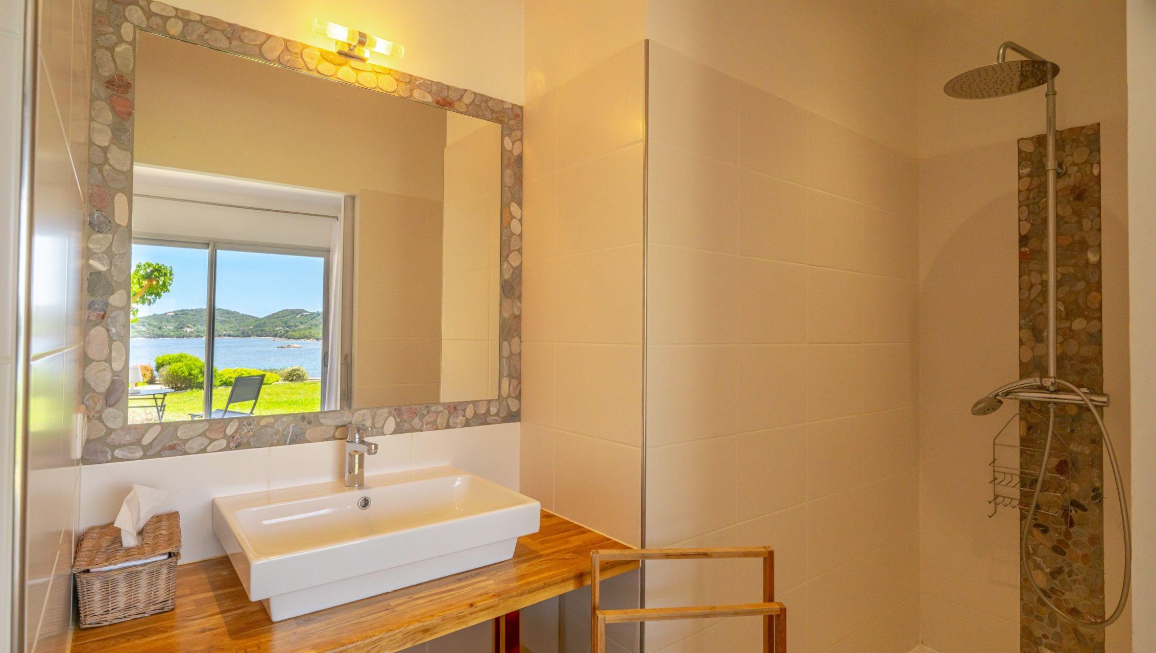 maison de luxe 7 Pièces en location saisonnière sur COTI CHIAVARI (20138)