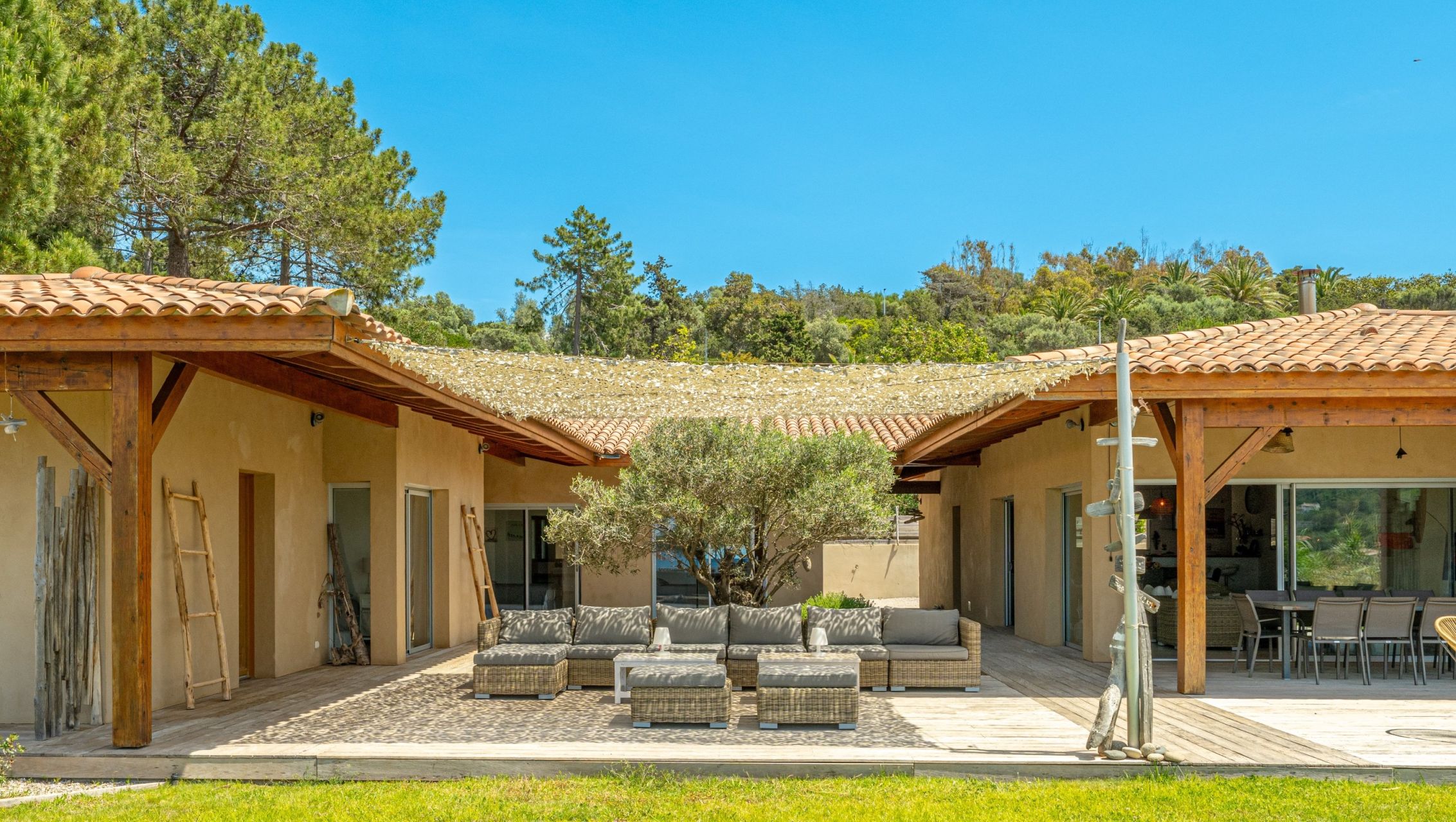 maison de luxe 7 Pièces en location saisonnière sur COTI CHIAVARI (20138)