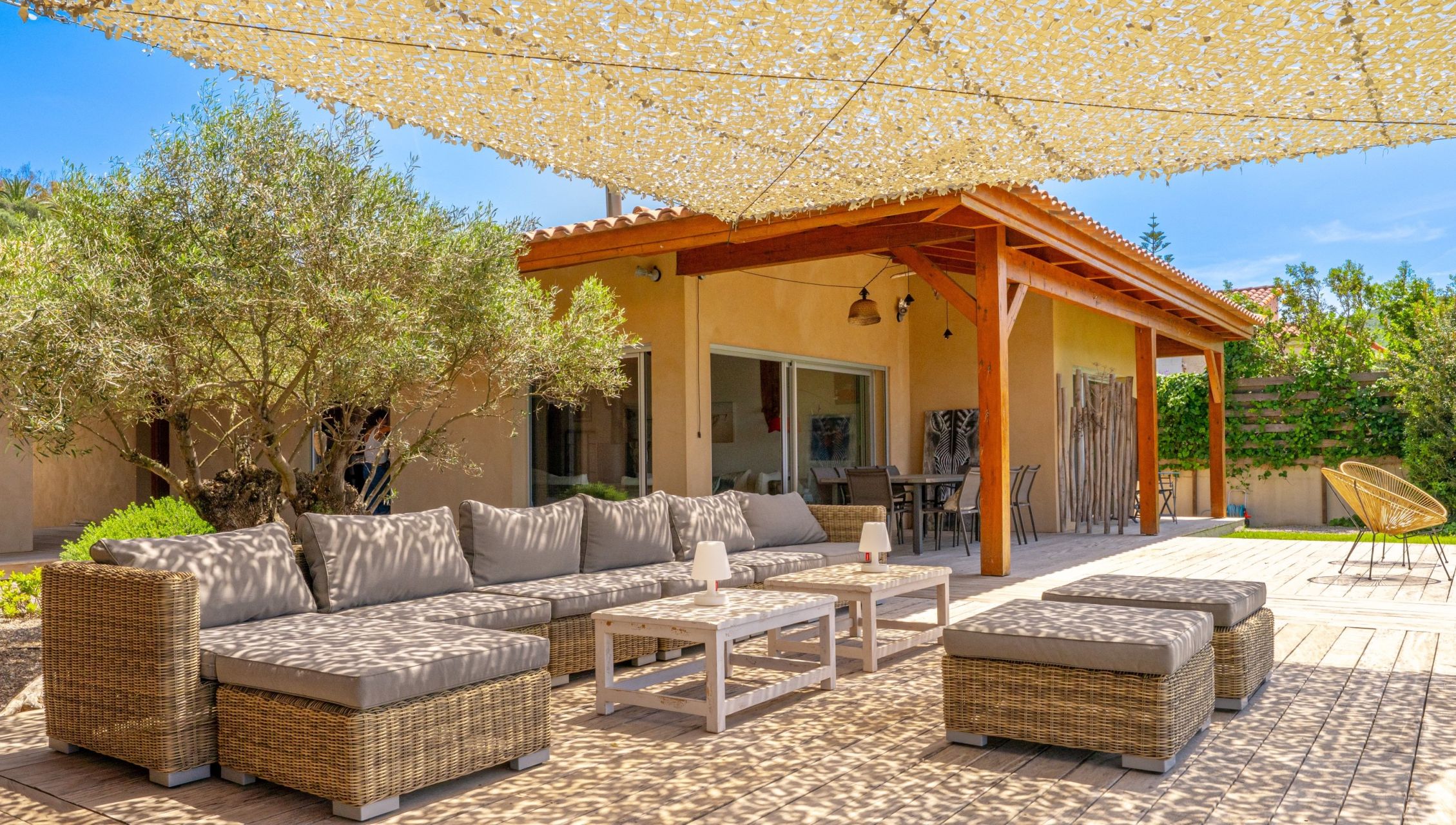 maison de luxe 7 Pièces en location saisonnière sur COTI CHIAVARI (20138)