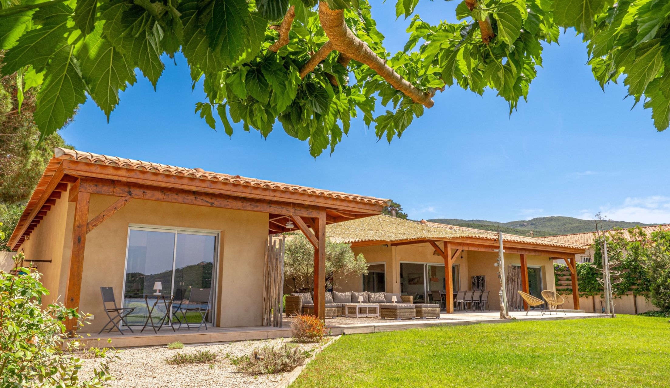 maison de luxe 7 Pièces en location saisonnière sur COTI CHIAVARI (20138)