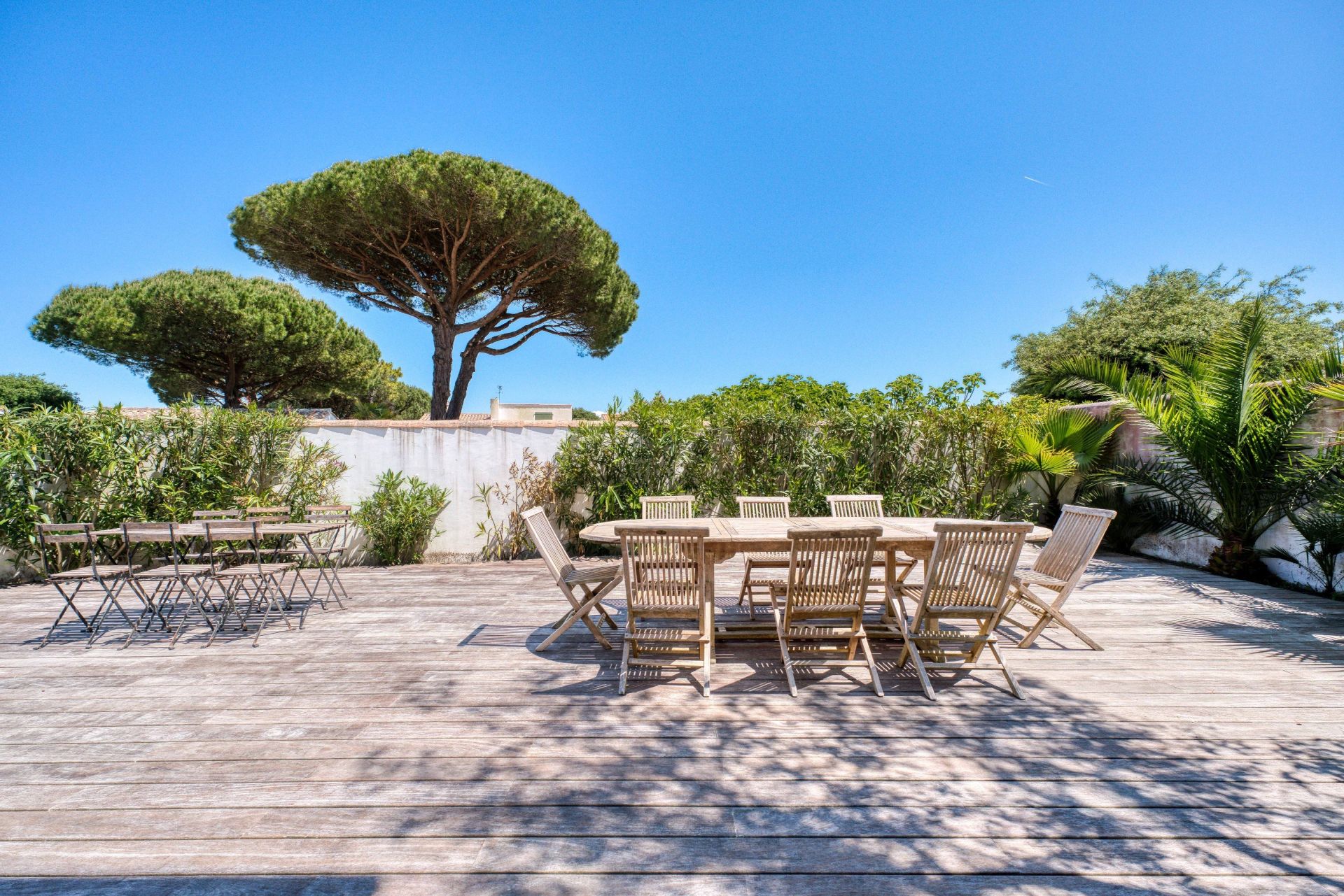 luxury house 9 Rooms for sale on LA COUARDE SUR MER (17670)