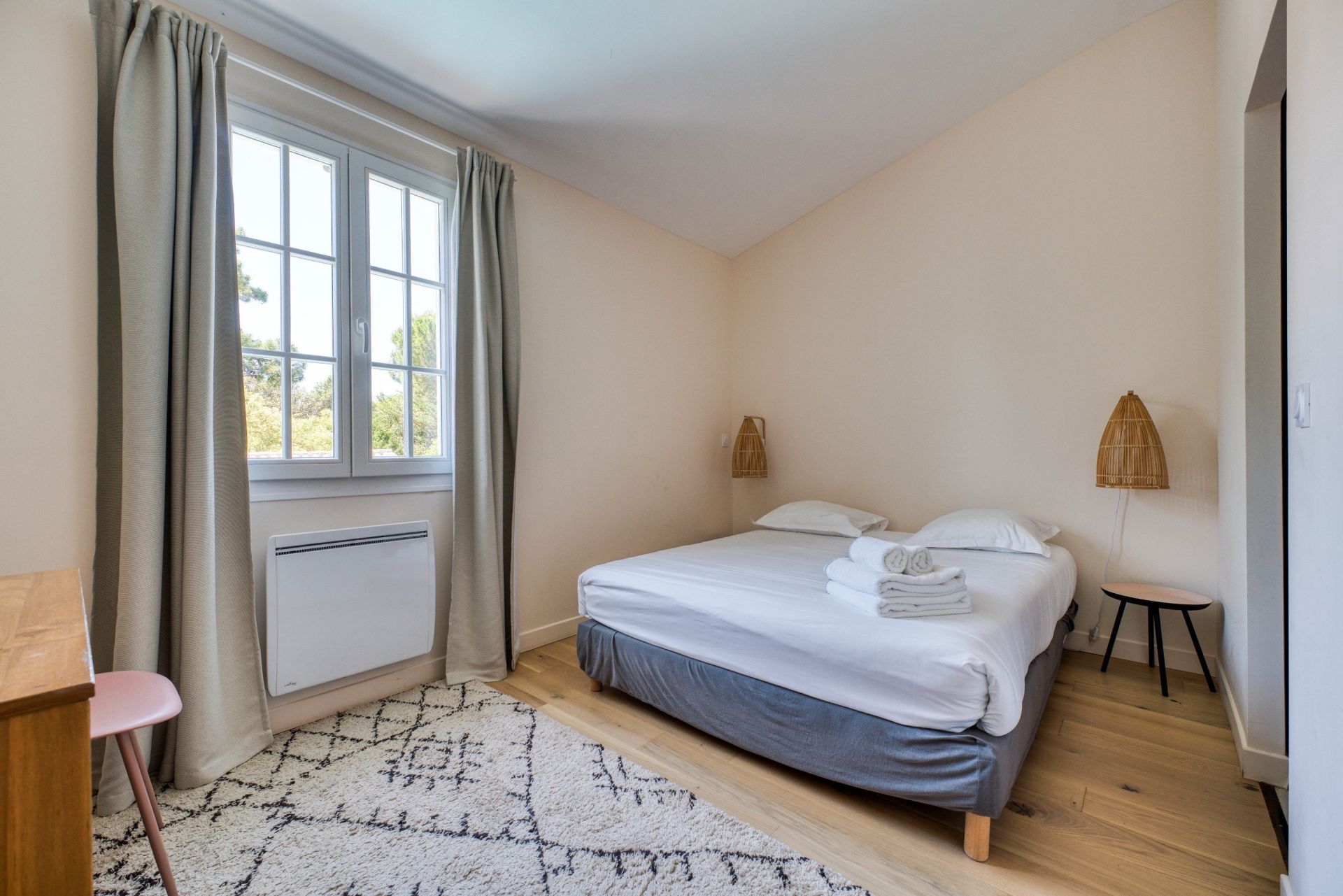 luxury house 9 Rooms for sale on LA COUARDE SUR MER (17670)