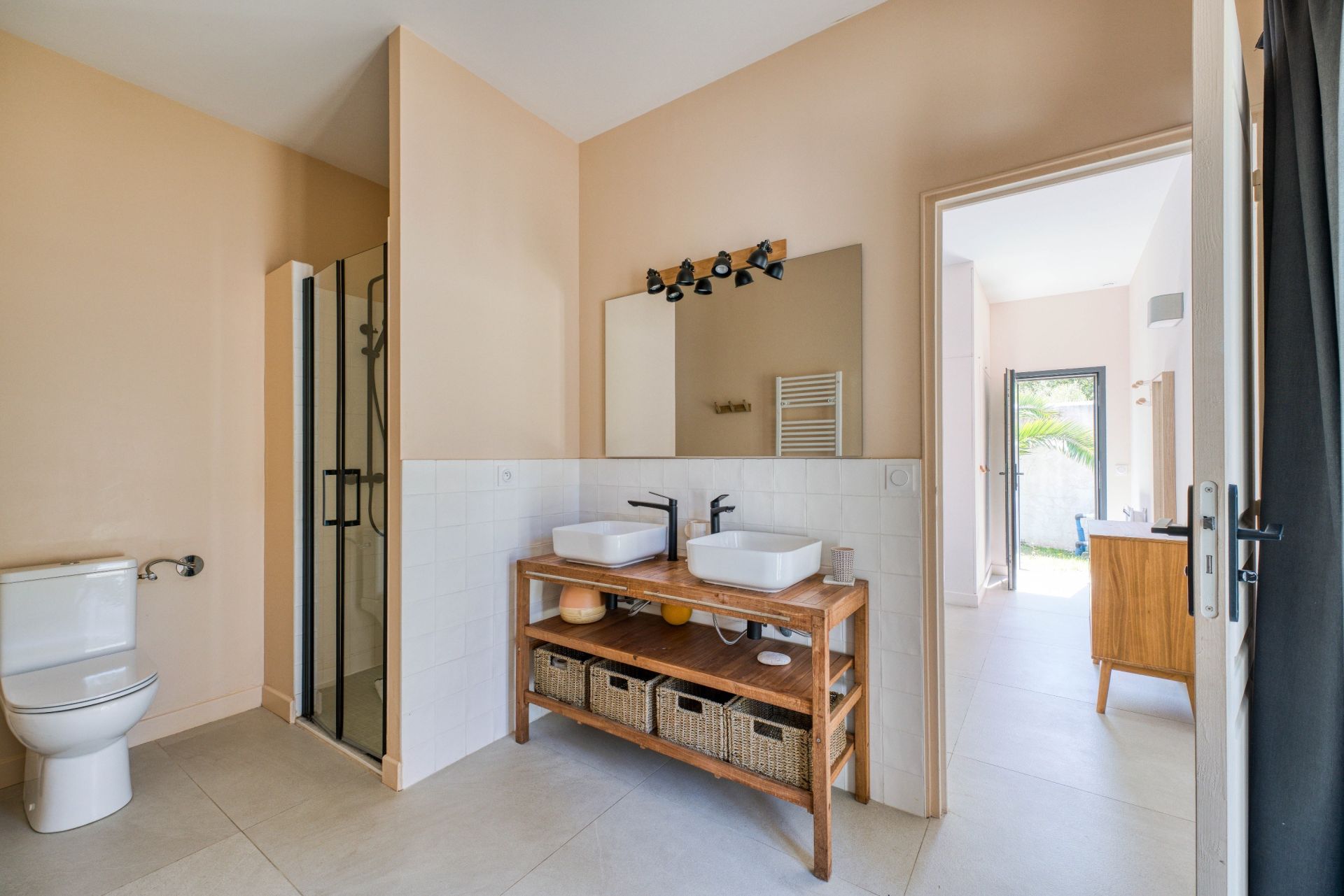 luxury house 9 Rooms for sale on LA COUARDE SUR MER (17670)