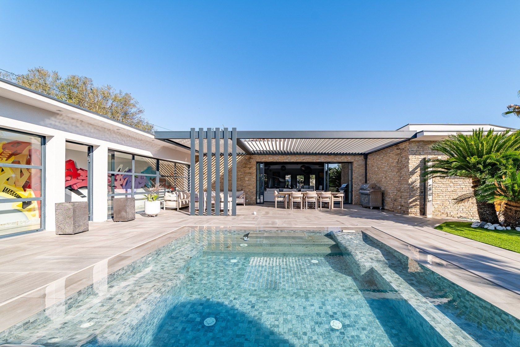 luxury house 5 Rooms for sale on MONTPELLIER (34000)