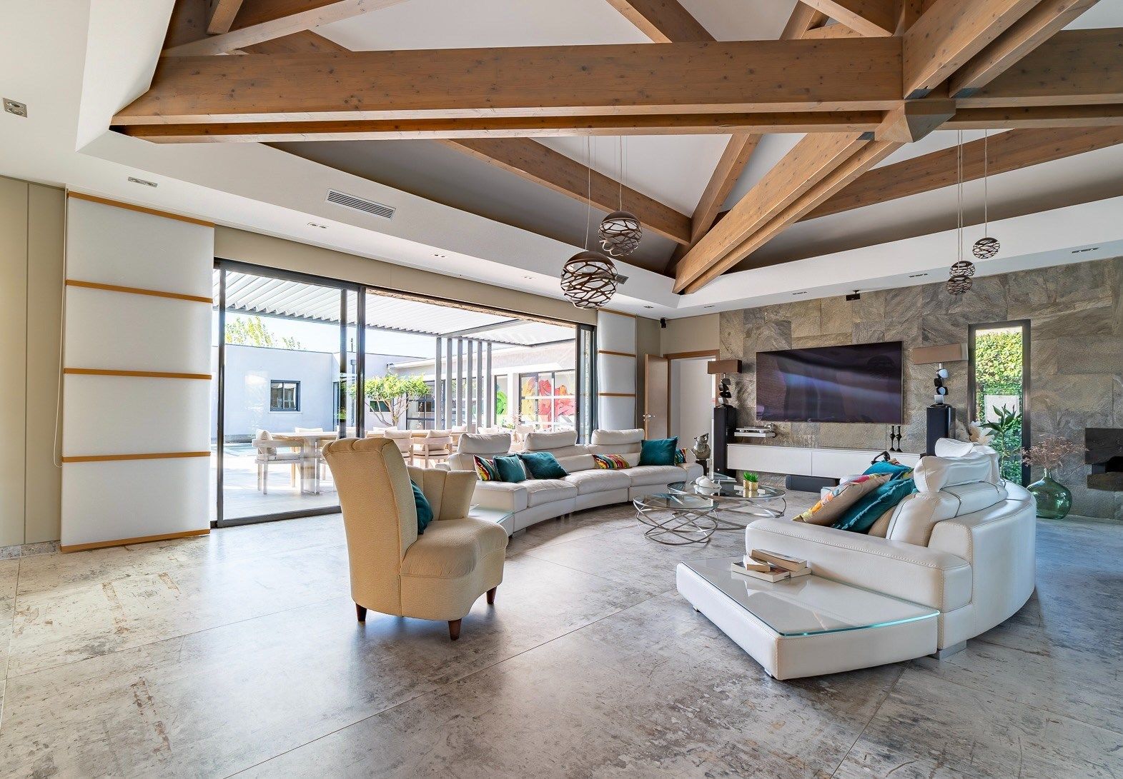 luxury house 5 Rooms for sale on MONTPELLIER (34000)