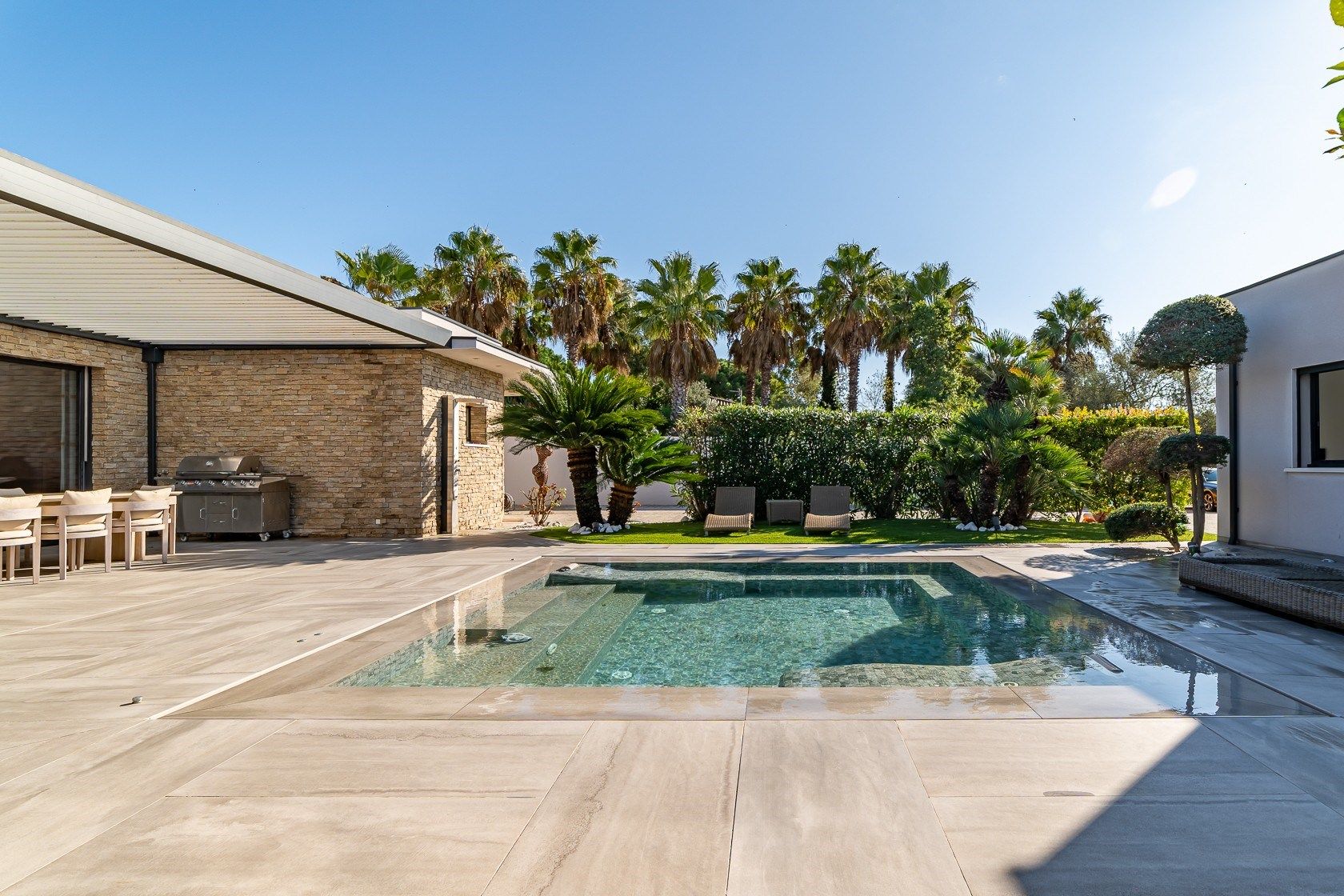 luxury house 5 Rooms for sale on MONTPELLIER (34000)