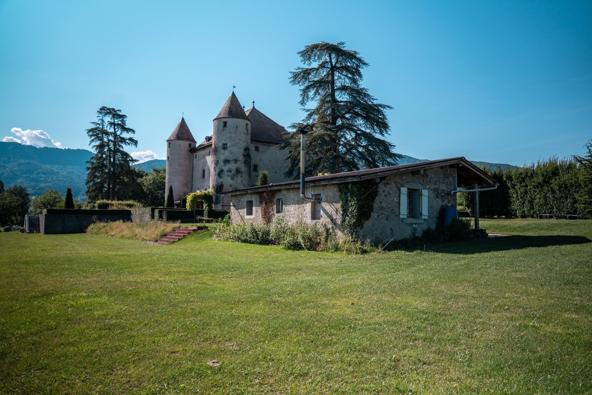 castle 19 Rooms for sale on LULLY (74890)