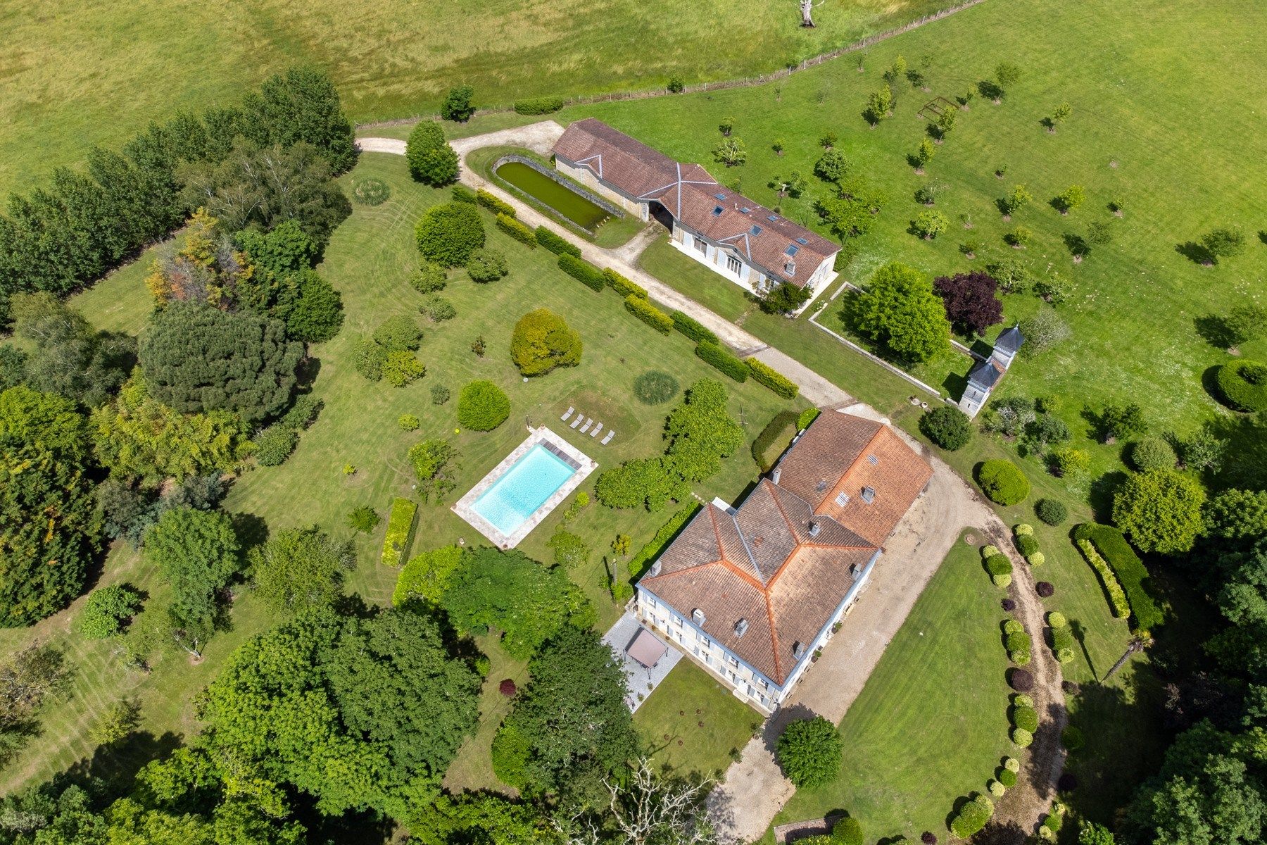 castle 14 Rooms for sale on BORDEAUX (33000)