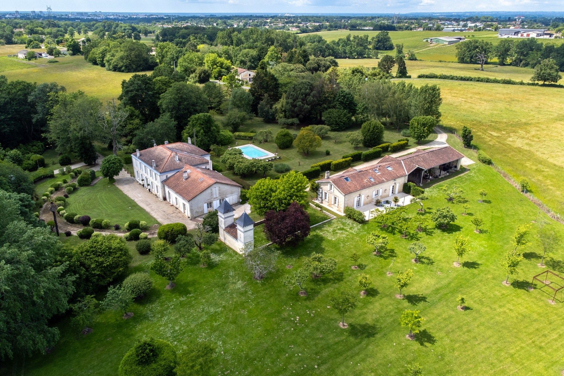 castle 14 Rooms for sale on BORDEAUX (33000)