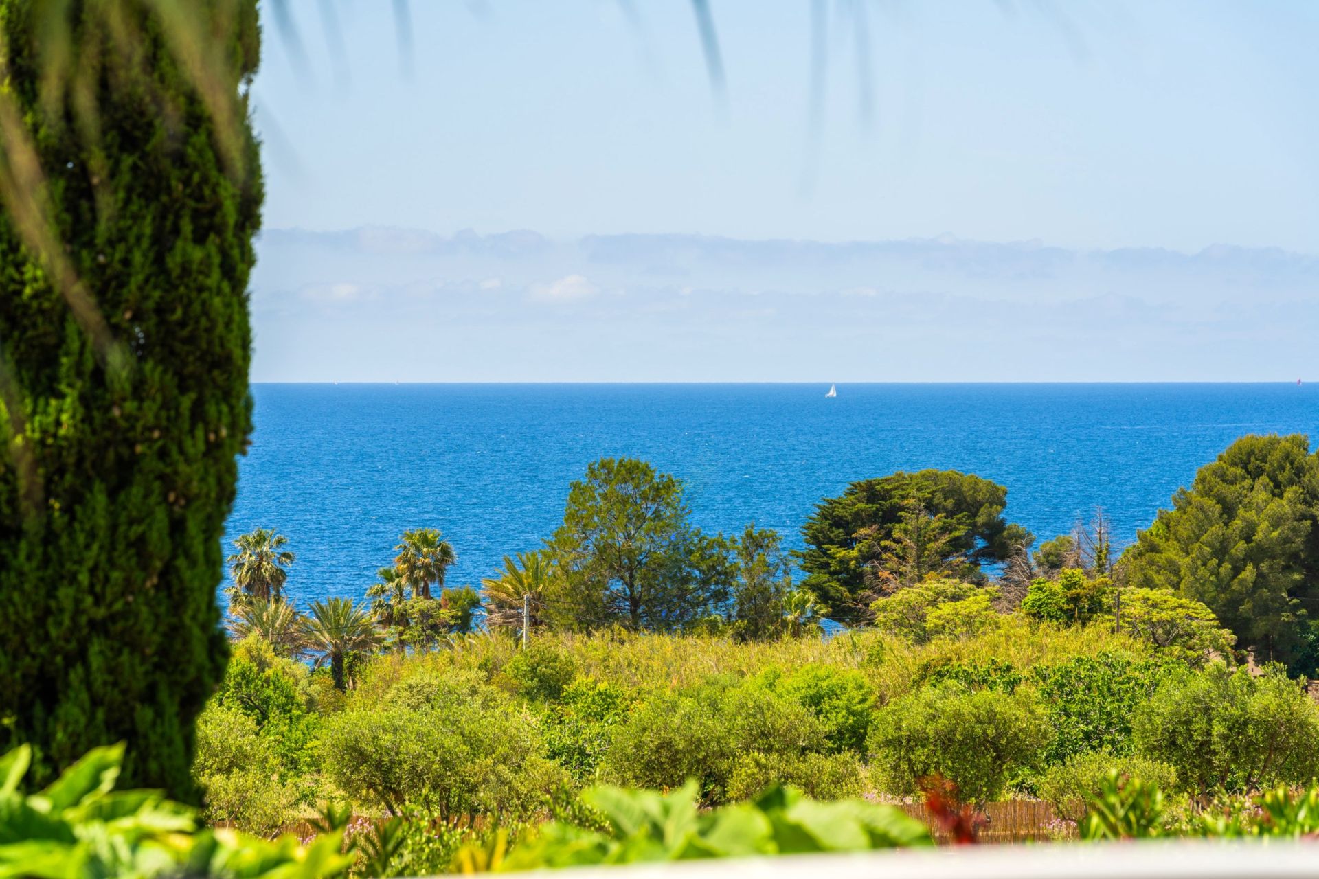 luxury house 10 Rooms for sale on CARQUEIRANNE (83320)