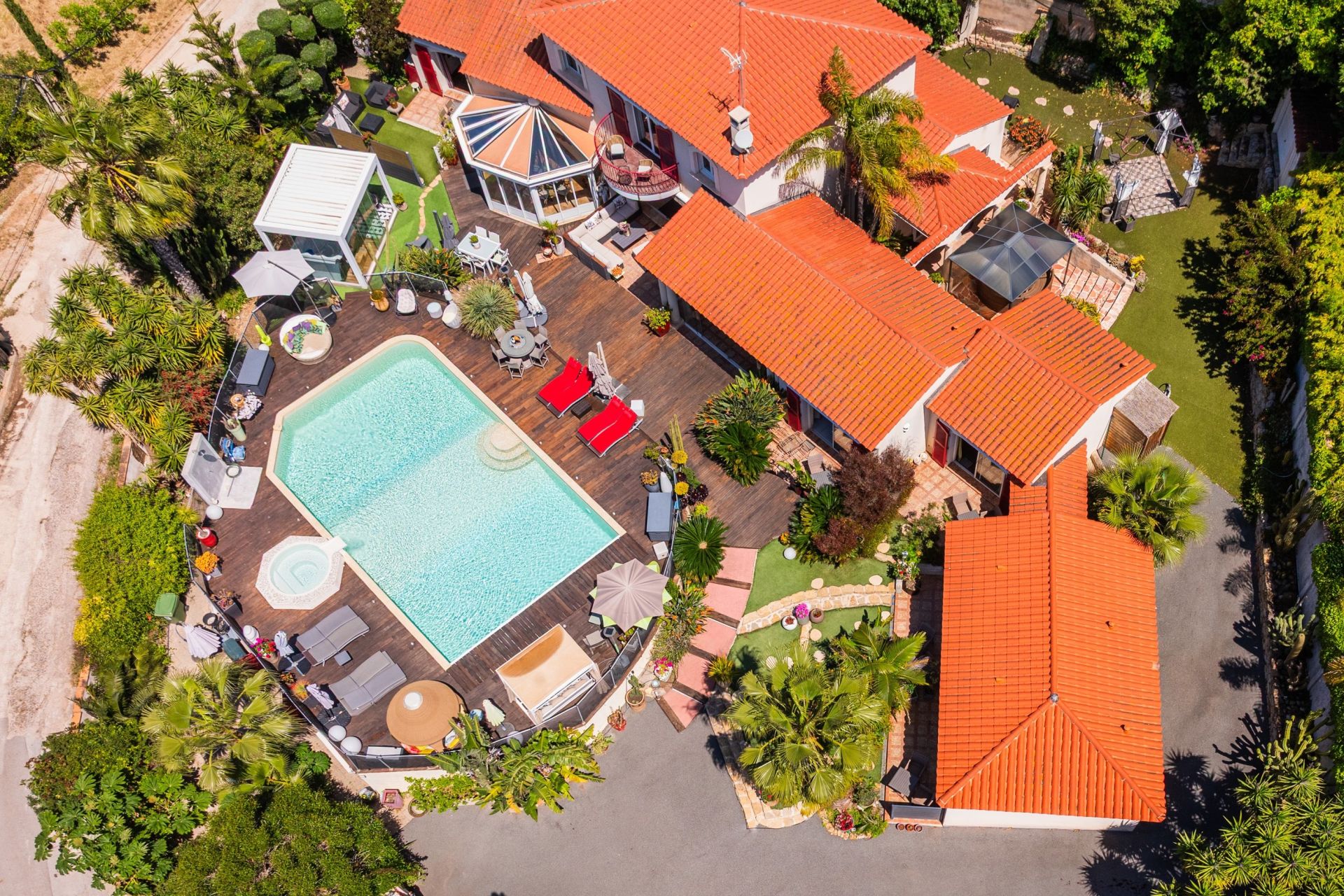 luxury house 10 Rooms for sale on CARQUEIRANNE (83320)