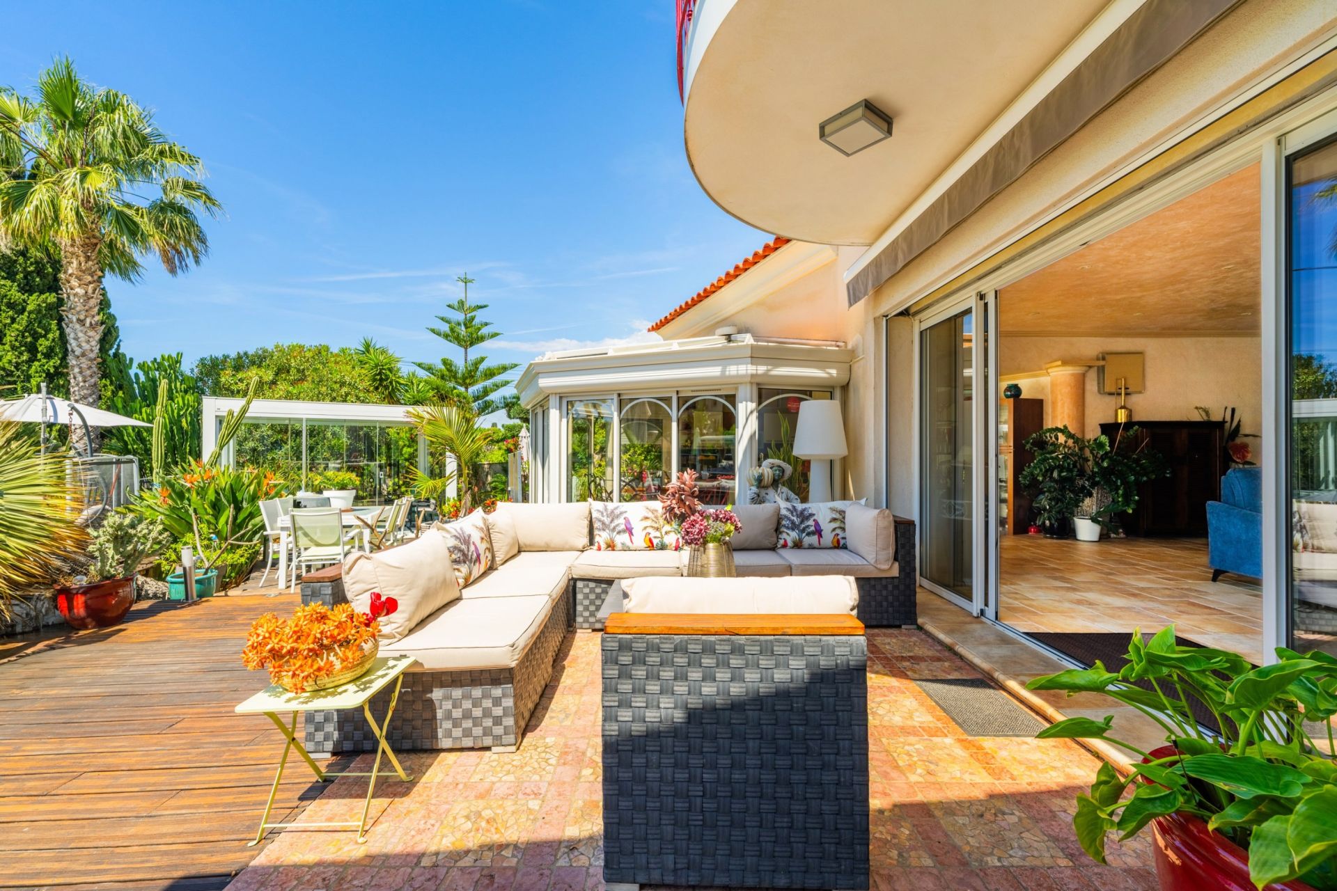 luxury house 10 Rooms for sale on CARQUEIRANNE (83320)