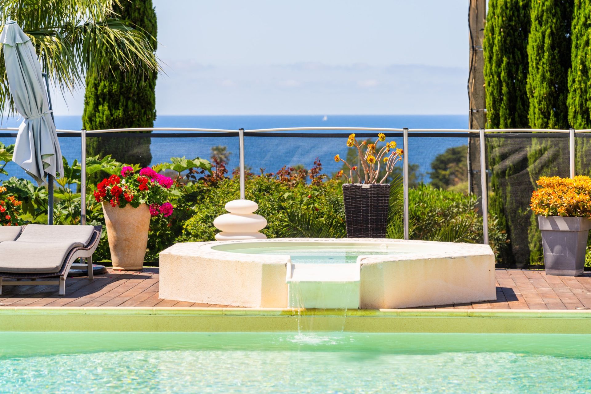 luxury house 10 Rooms for sale on CARQUEIRANNE (83320)