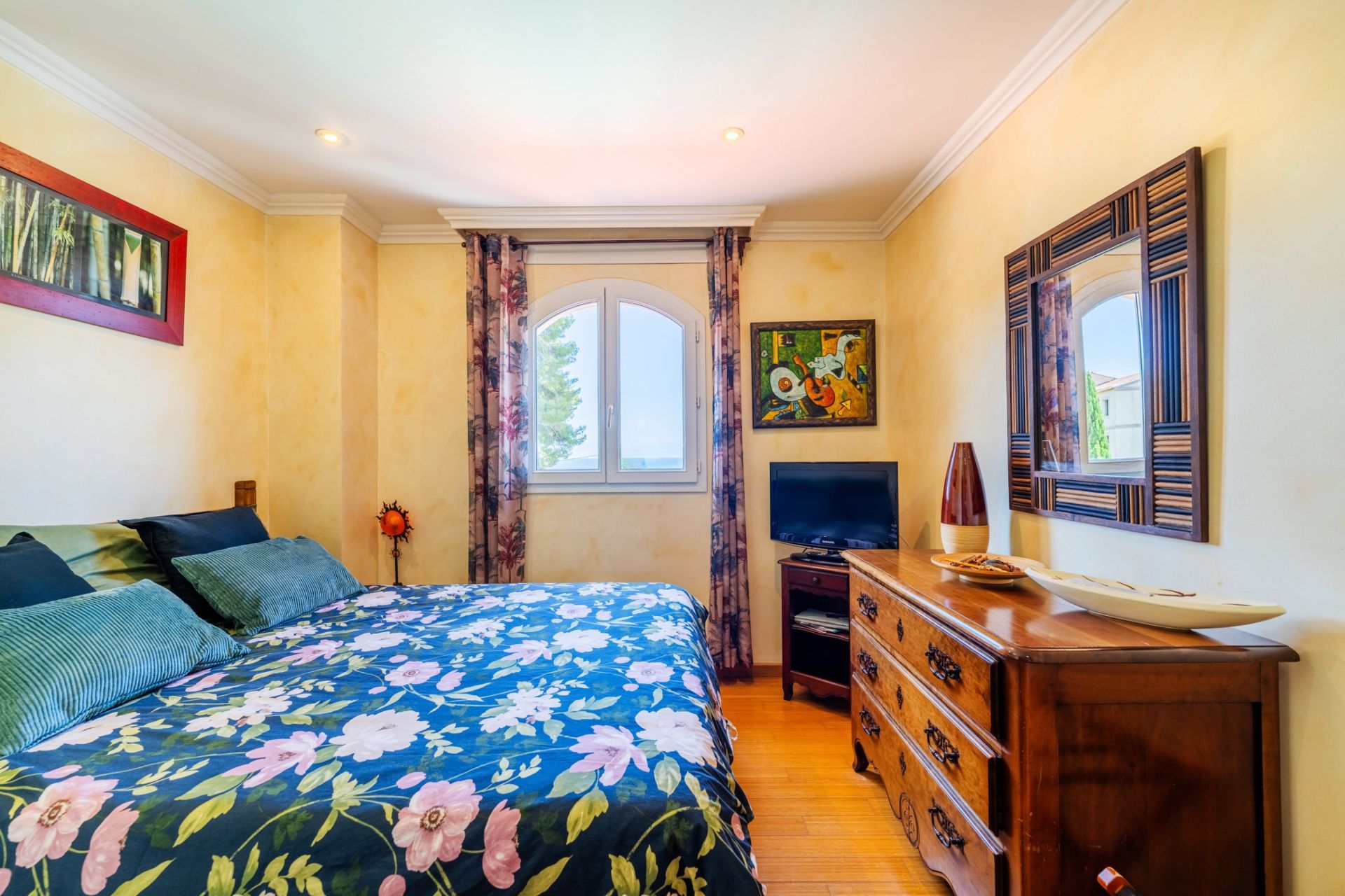 luxury house 10 Rooms for sale on CARQUEIRANNE (83320)