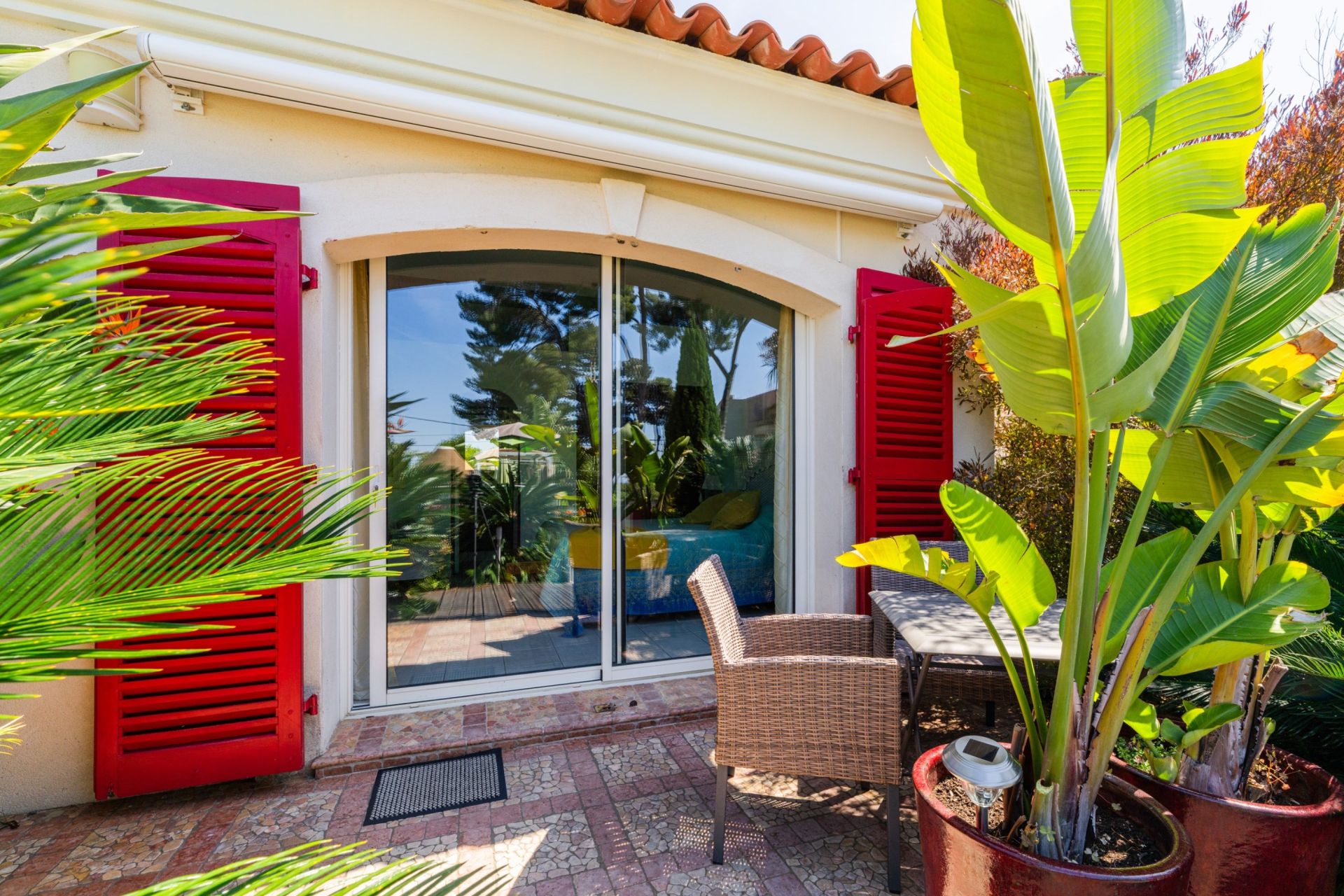 luxury house 10 Rooms for sale on CARQUEIRANNE (83320)