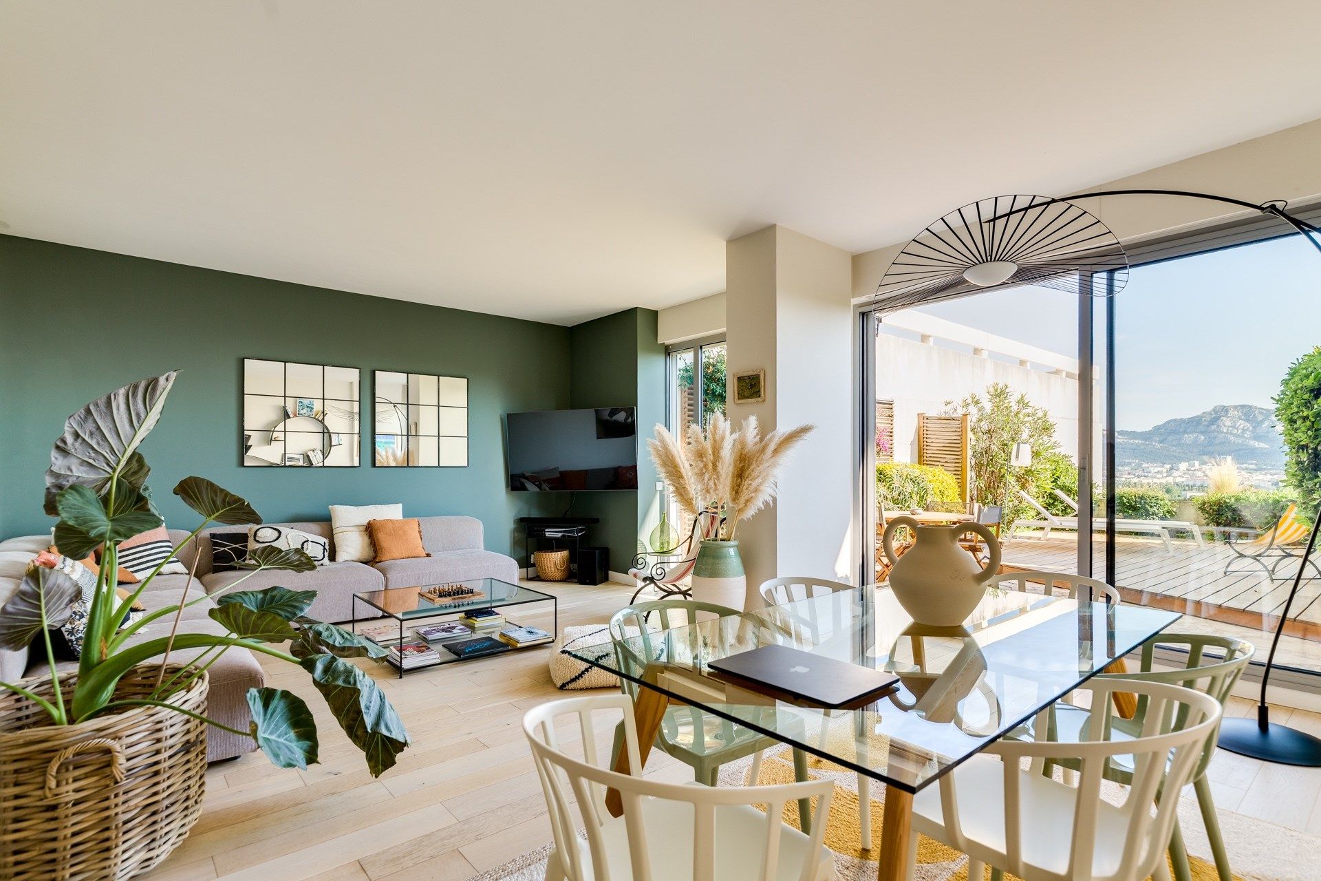 luxury apartment 3 Rooms for sale on MARSEILLE (13008)