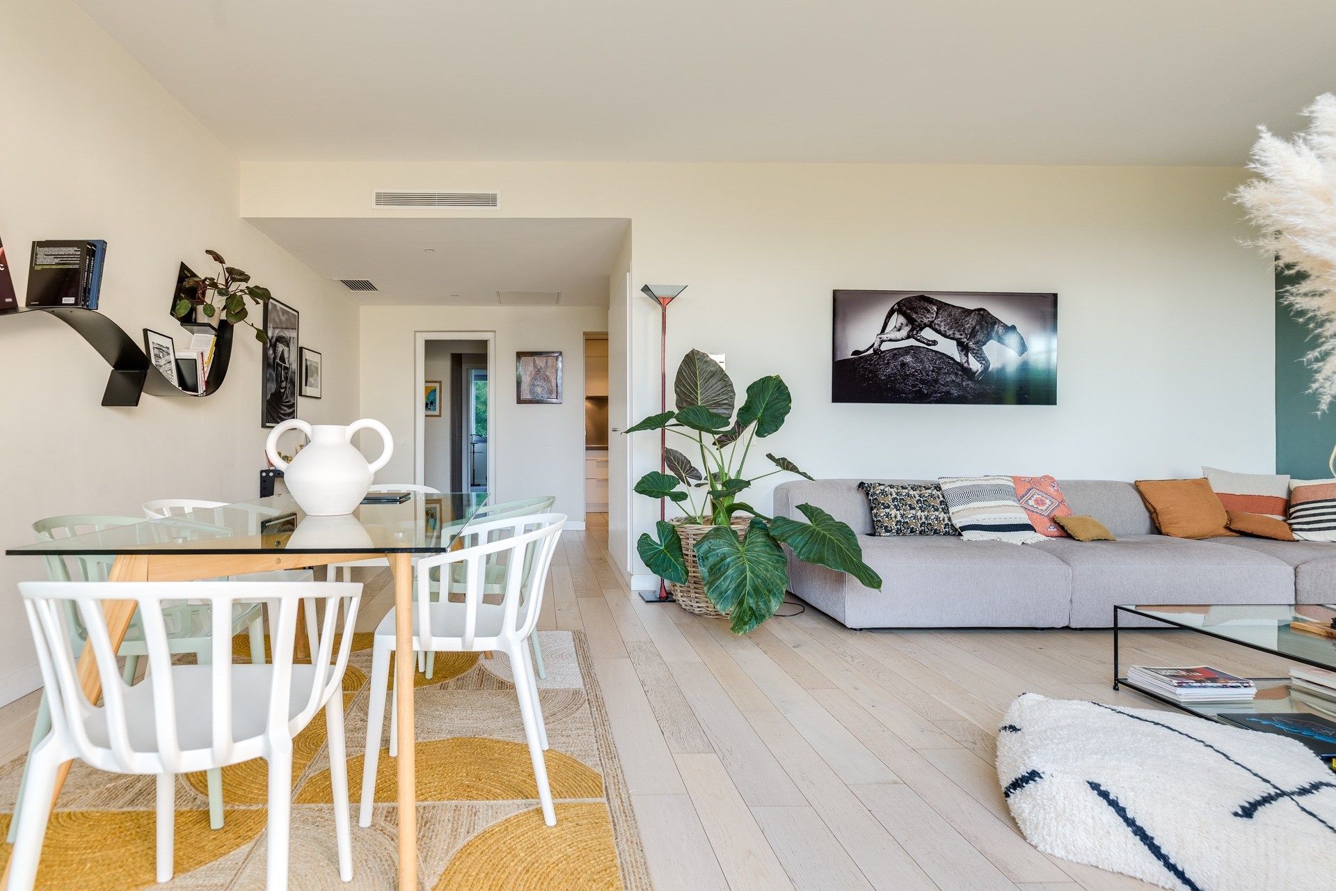 luxury apartment 3 Rooms for sale on MARSEILLE (13008)