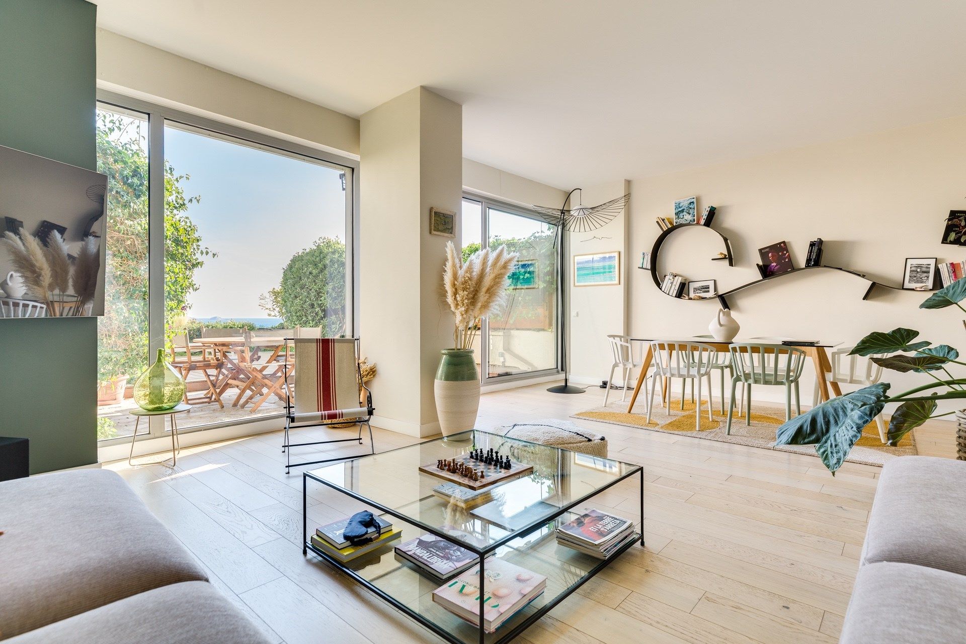 luxury apartment 3 Rooms for sale on MARSEILLE (13008)