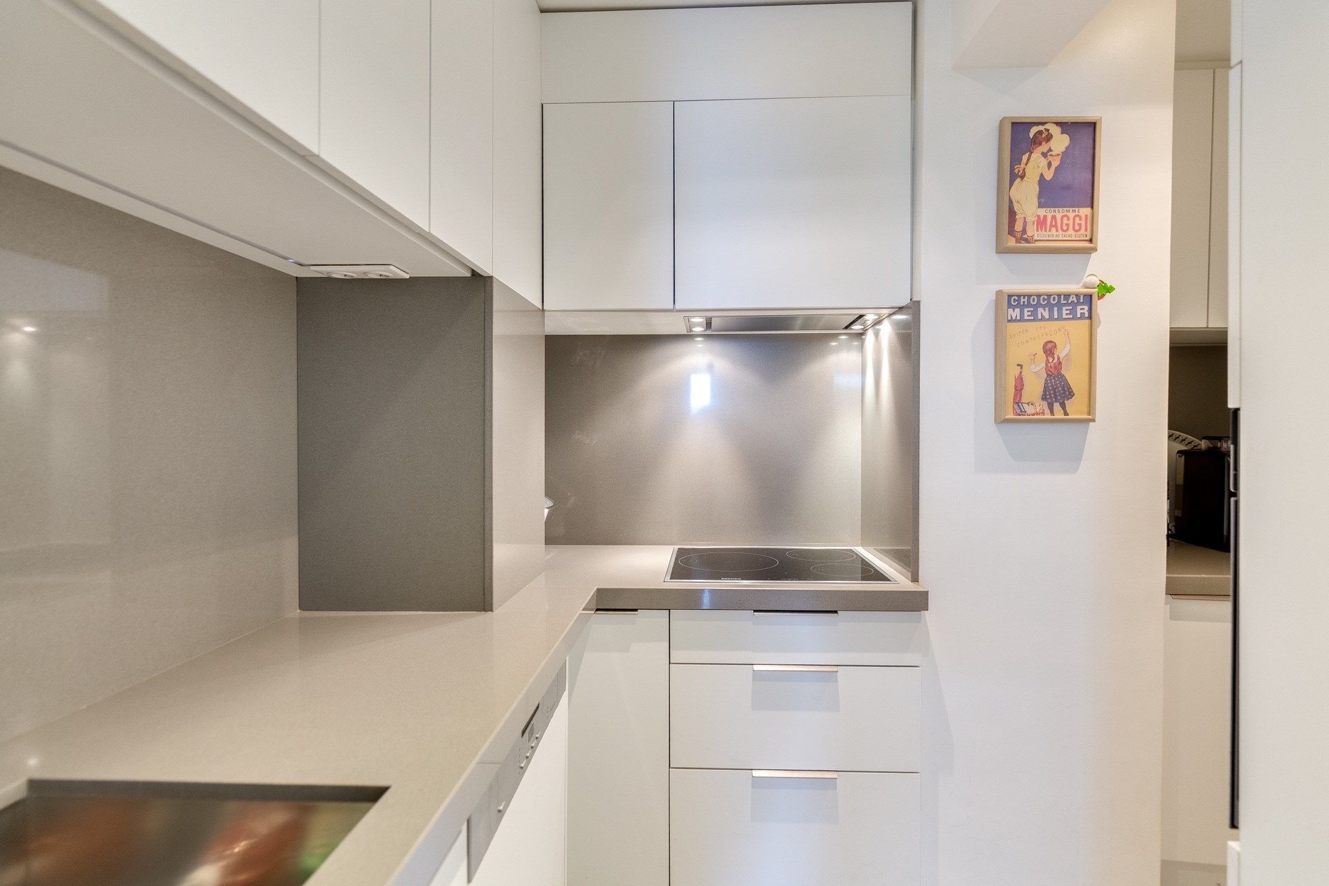 luxury apartment 3 Rooms for sale on MARSEILLE (13008)