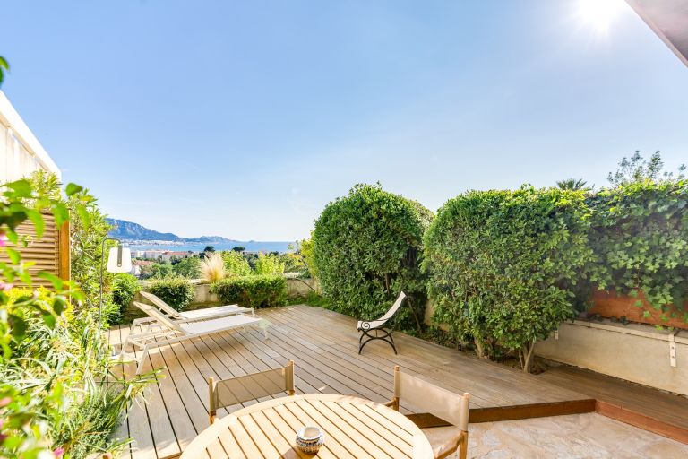luxury apartment 3 Rooms for sale on MARSEILLE (13008)
