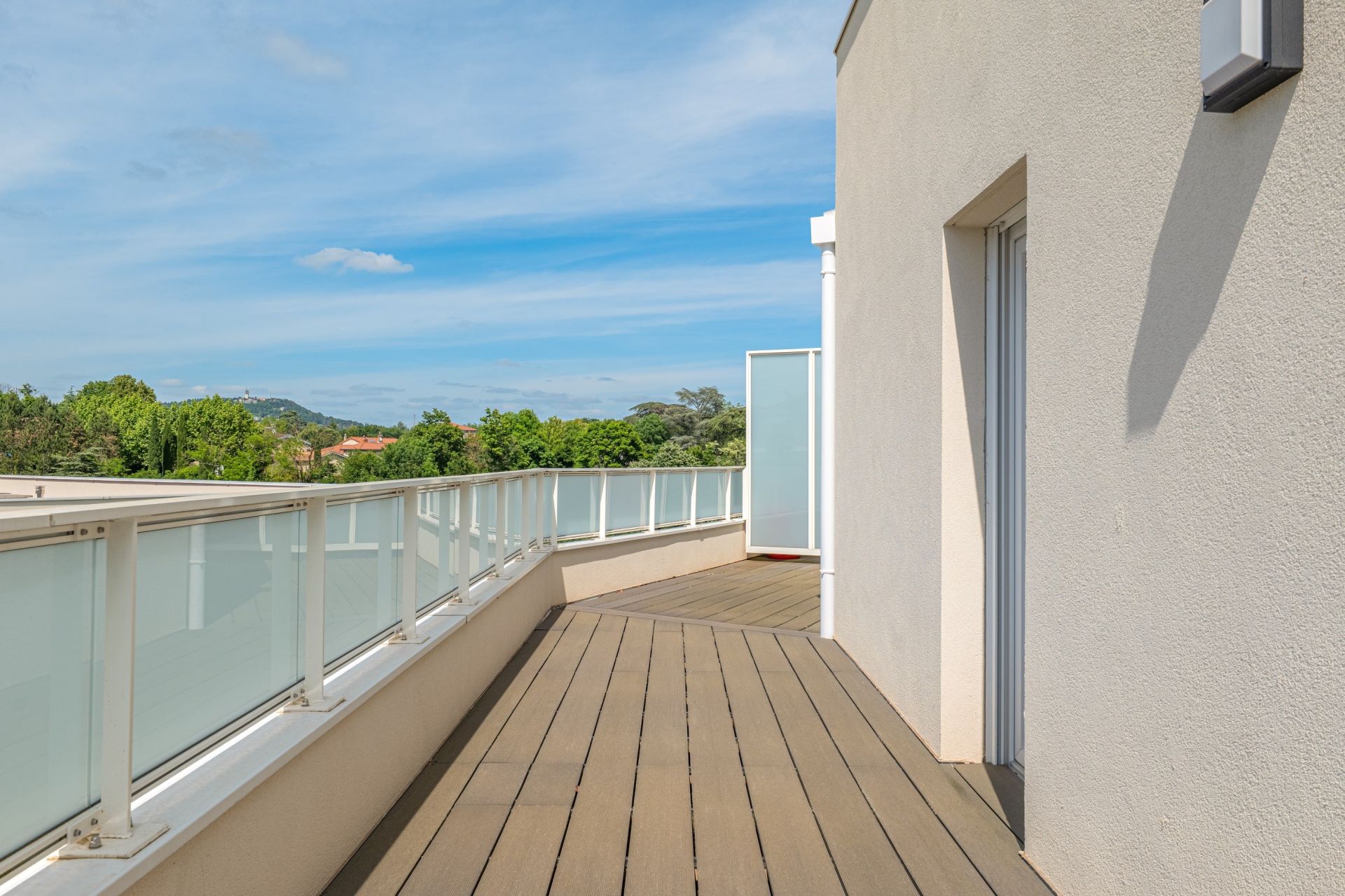 luxury apartment 4 Rooms for sale on CHAMPAGNE AU MONT D OR (69410)