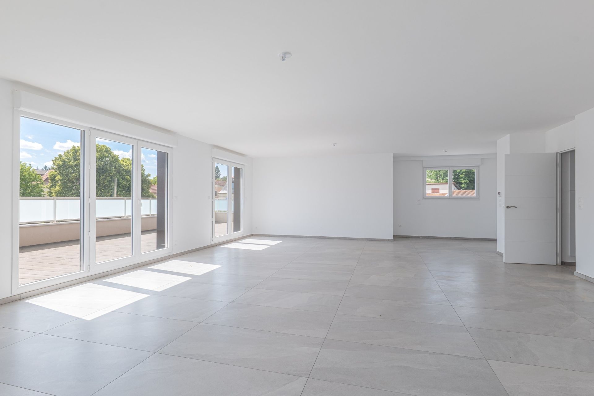 luxury apartment 4 Rooms for sale on CHAMPAGNE AU MONT D OR (69410)