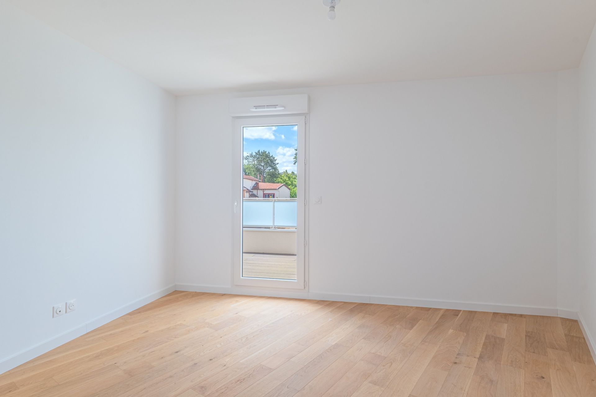 luxury apartment 4 Rooms for sale on CHAMPAGNE AU MONT D OR (69410)